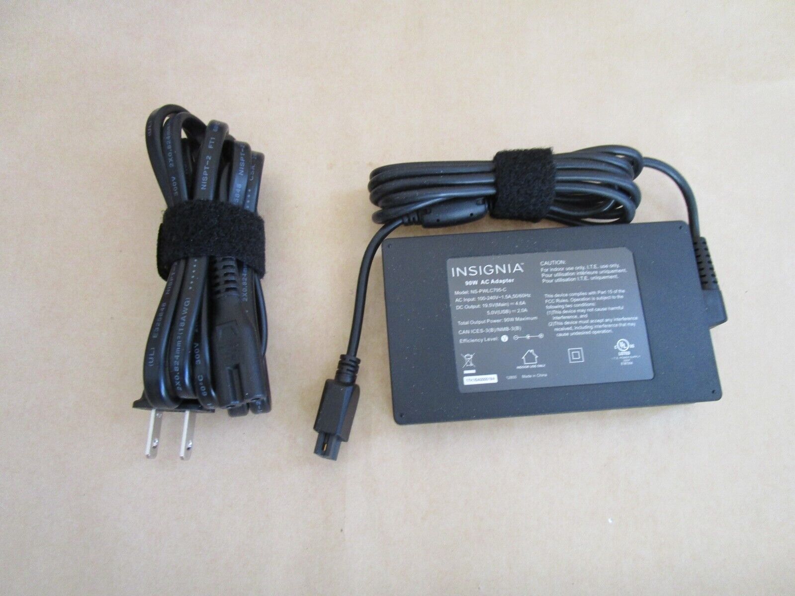 Insignia Universal Laptop 90W Charger NS-PWLC795 - Power block only. No tips.