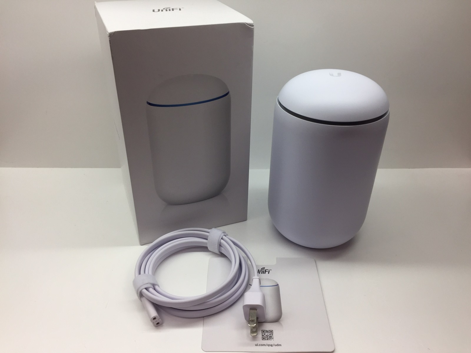 Ubiquiti UniFi Dream Machine UDM-US WiFi Router Gateway 4-Port Gigabit