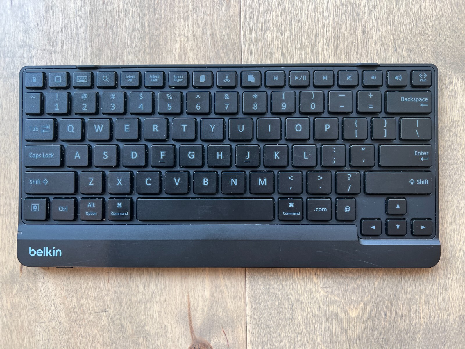 Belkin F5L137 Universal Wireless Bluetooth Keyboard with iPad Shortcut Keys
