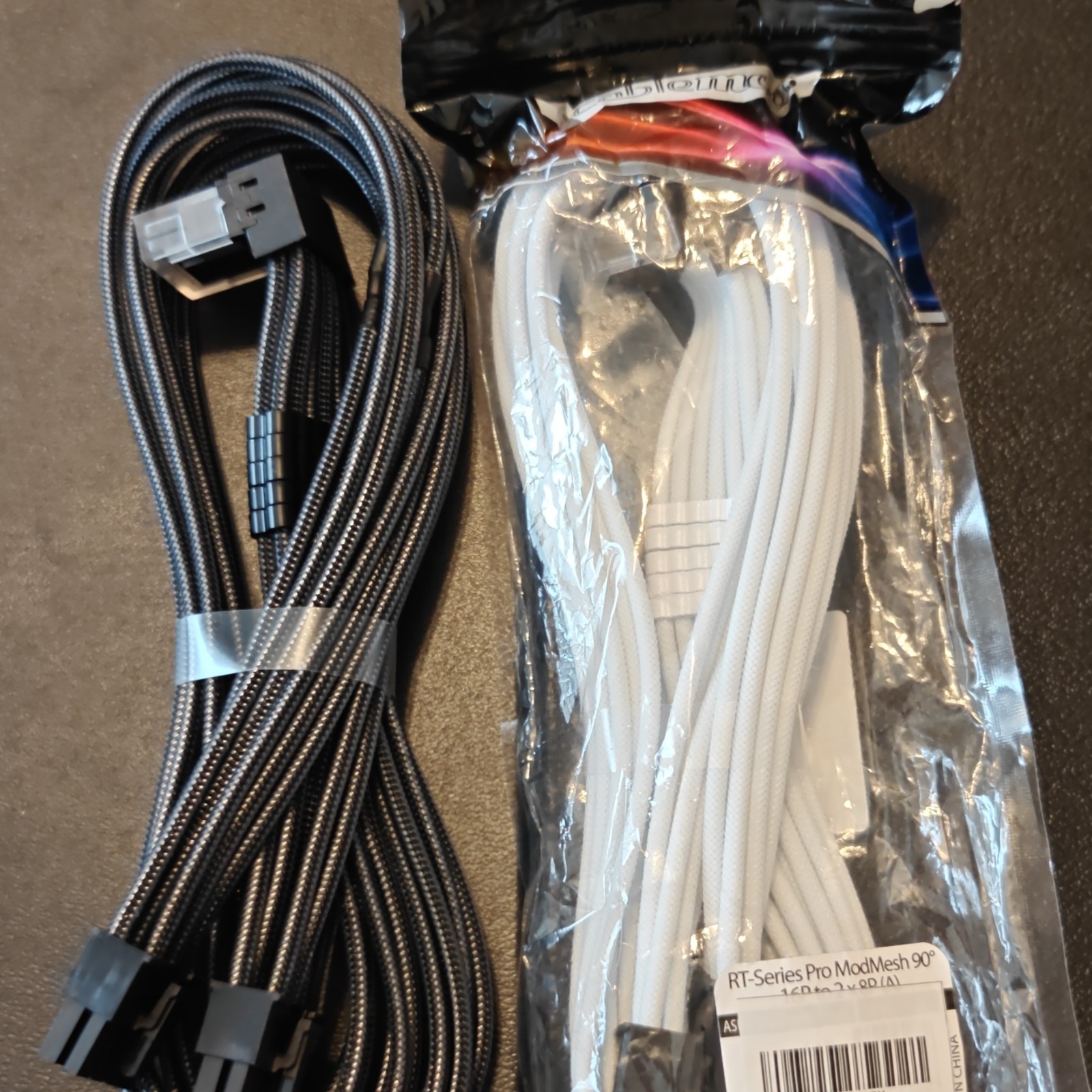 CableMod RT-Series Pro ModMesh 90° 16P to Dual 8P Sleeved Cable 60cm White Black