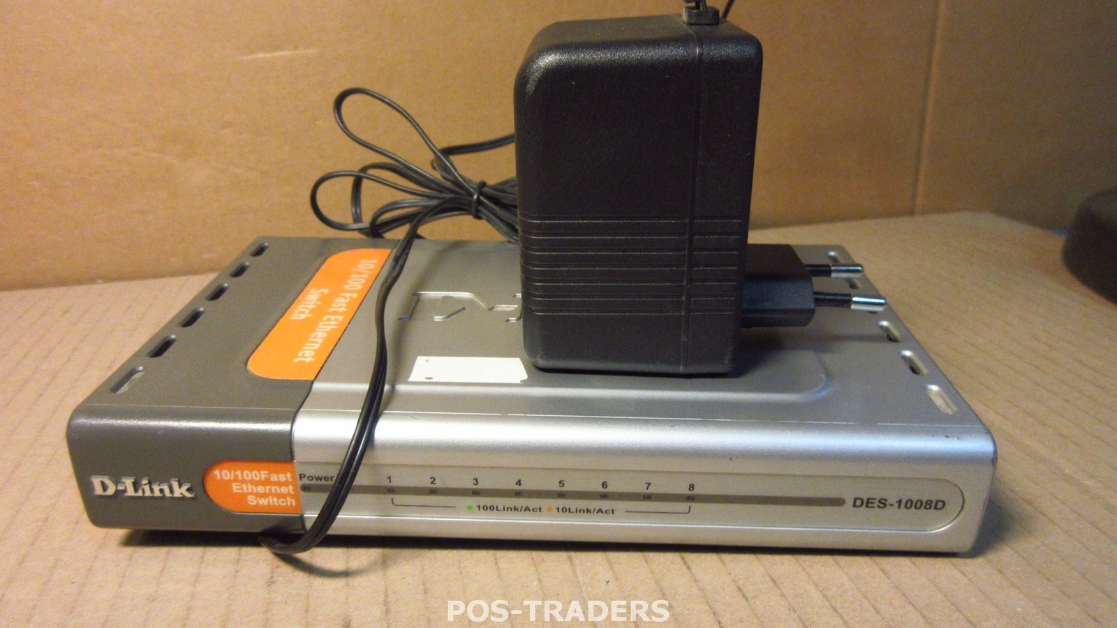 D-LINK DES-1008D 8-Port Fast Ethernet Unmanaged Desktop Switch 10/100 - INCL PSU