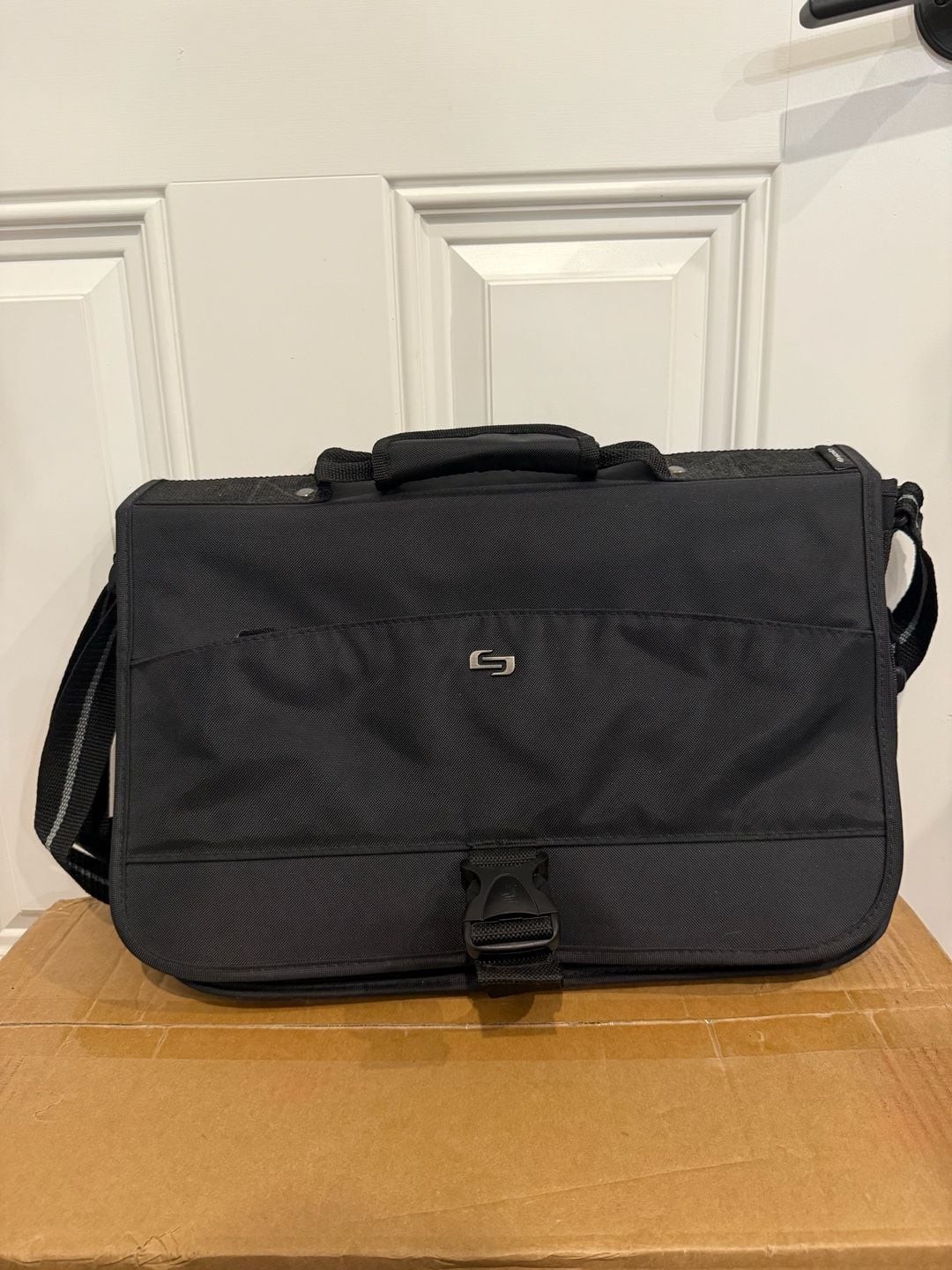 Solo Conquer 15.6" Expandable Laptop Messenger Bag