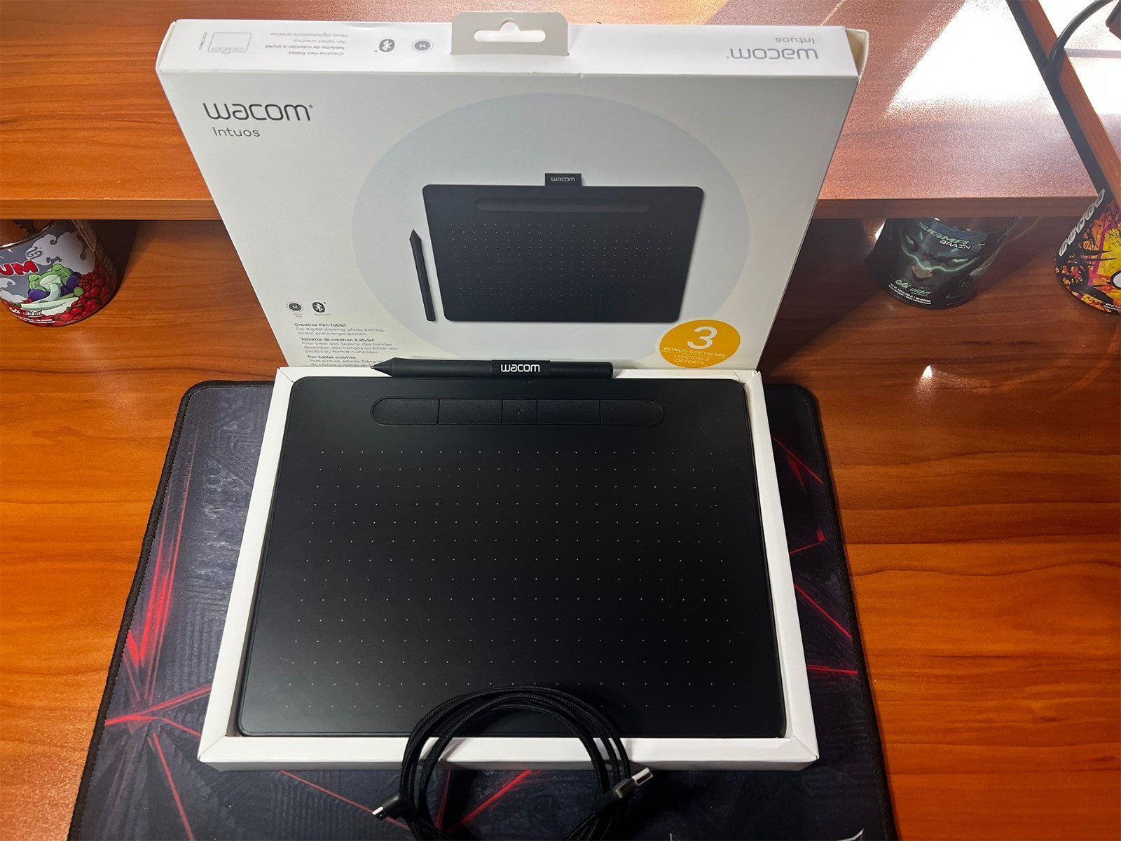 Wacom Intuos Medium Bluetooth Drawing Tablet CTL-6100WL Black w/ Pen, Cable, Box