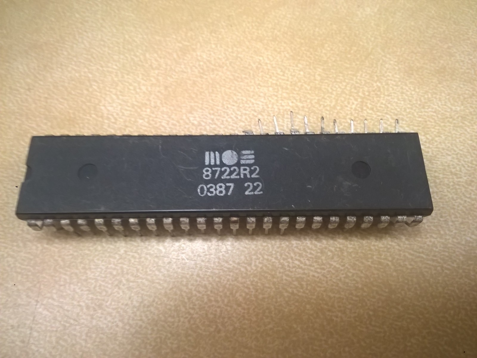 Commodore 8722, C128 MMU, MOS CBM CSG (Bent Pins)