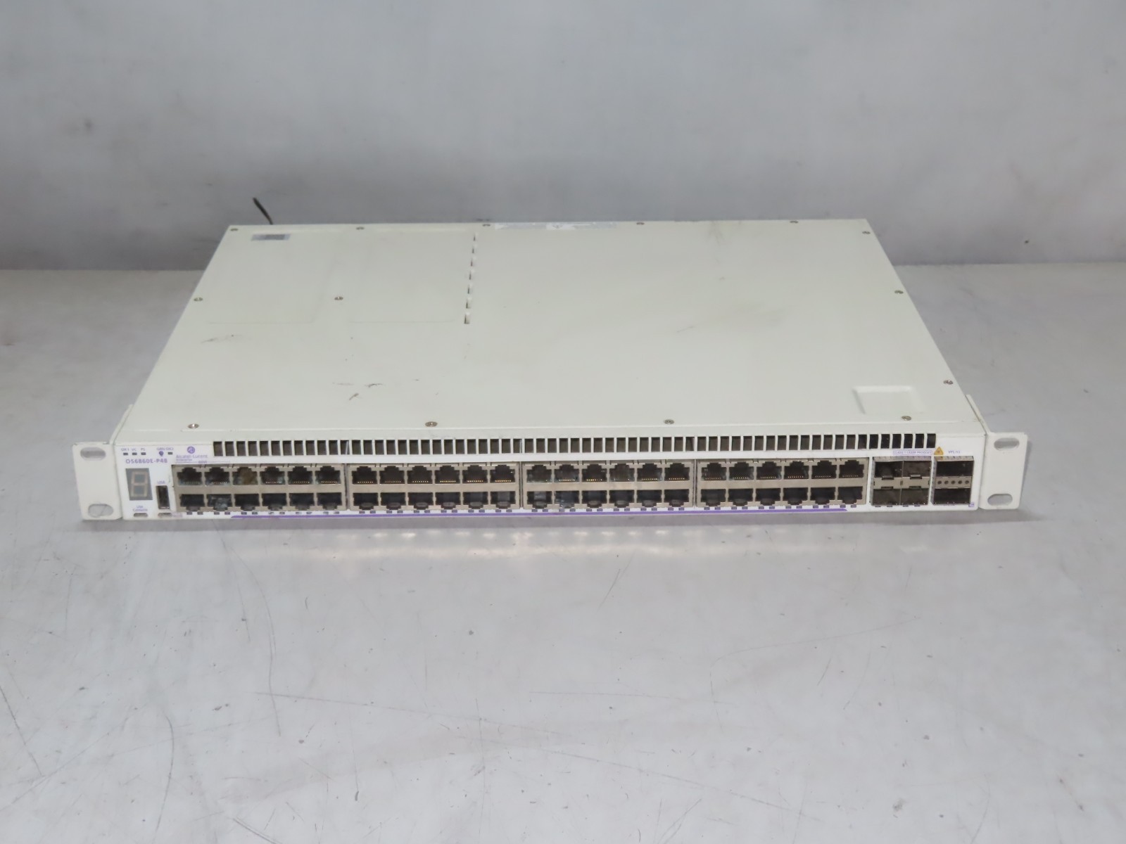 Alcatel-Lucent OmniSwitch OS6860-P48  layer 3 multi gigabit stackable switch