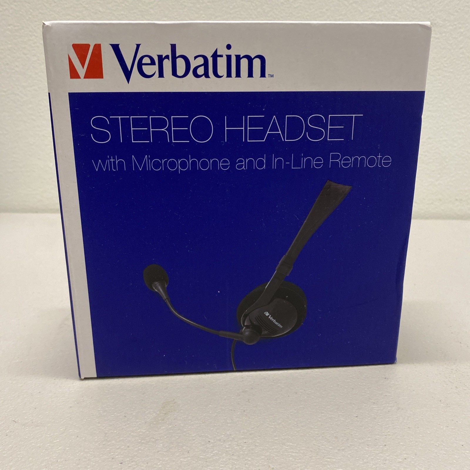 Verbatim Stereo Headset with Microphone & In Line Remote Comfortable Fit 70723