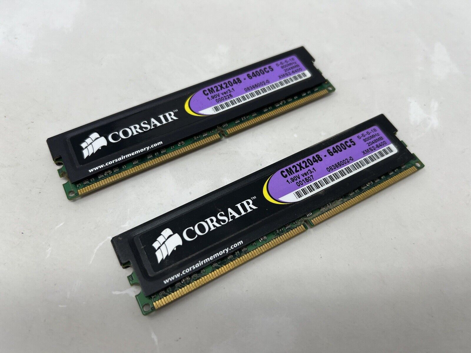 Corsair 4GB (2x2GB) XMS2-6400 CM2X2048-6400C5 DDR2 SDRAM DDR2 PC2-6400