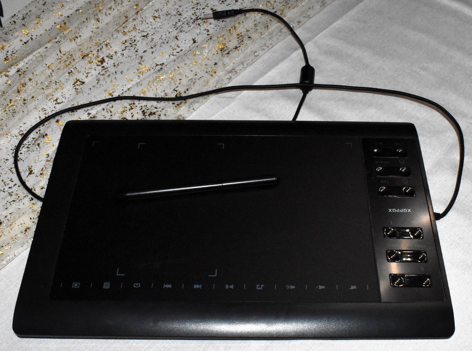 Xoppox VIN1060Plus Graphics Tablet Wired Black - with Pen