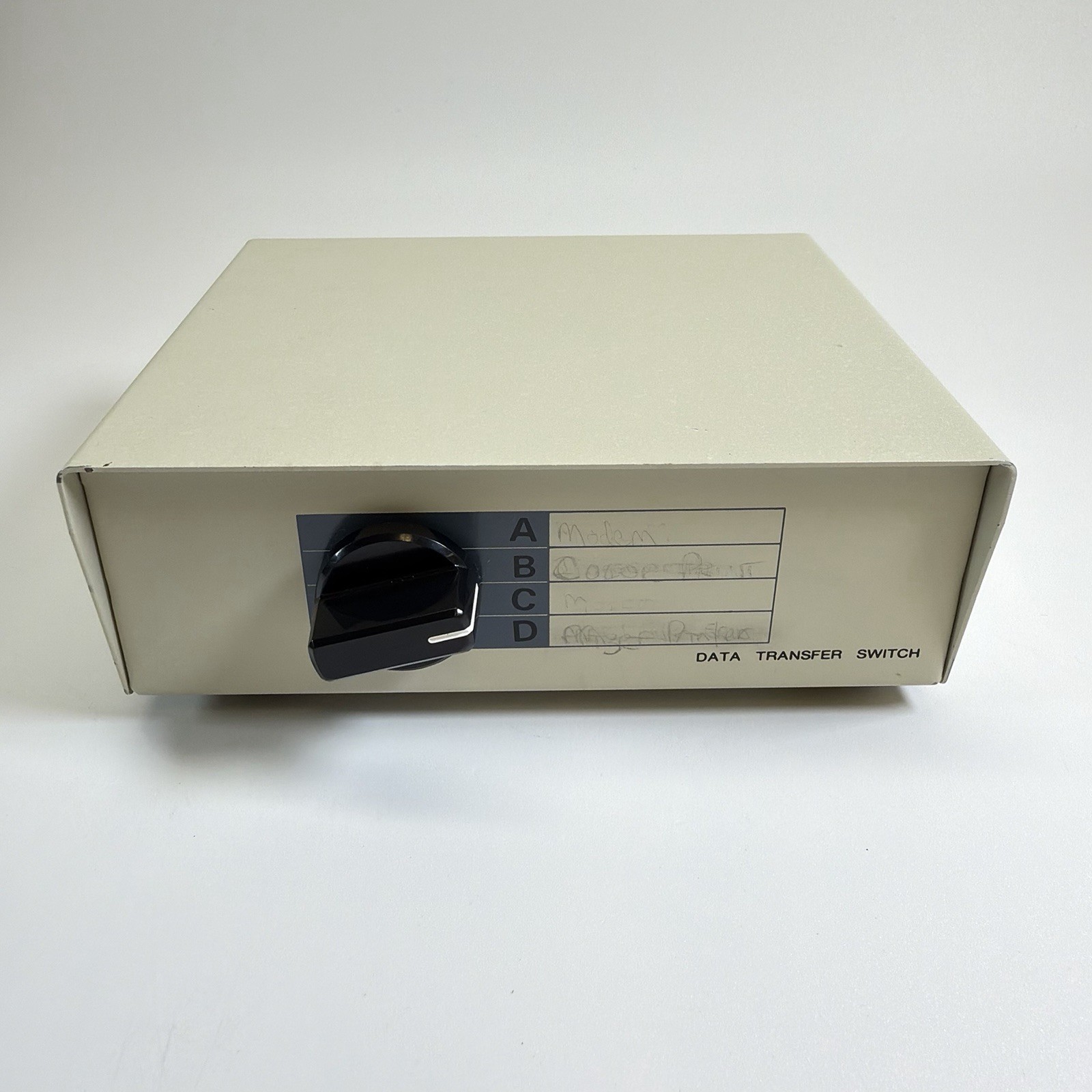 Vintage 4-Way Manual Data Switch Box ABCD 8-Pin Mini-DIN Apple Mac Peripheral PC