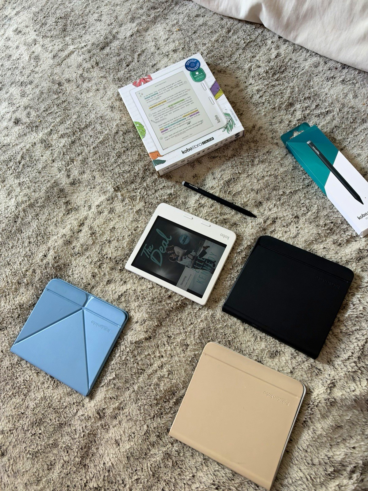 Kobo Libra Colour White 32GB Wi‑Fi eReader Bundle w/ Kobo Stylus 2 & Cases