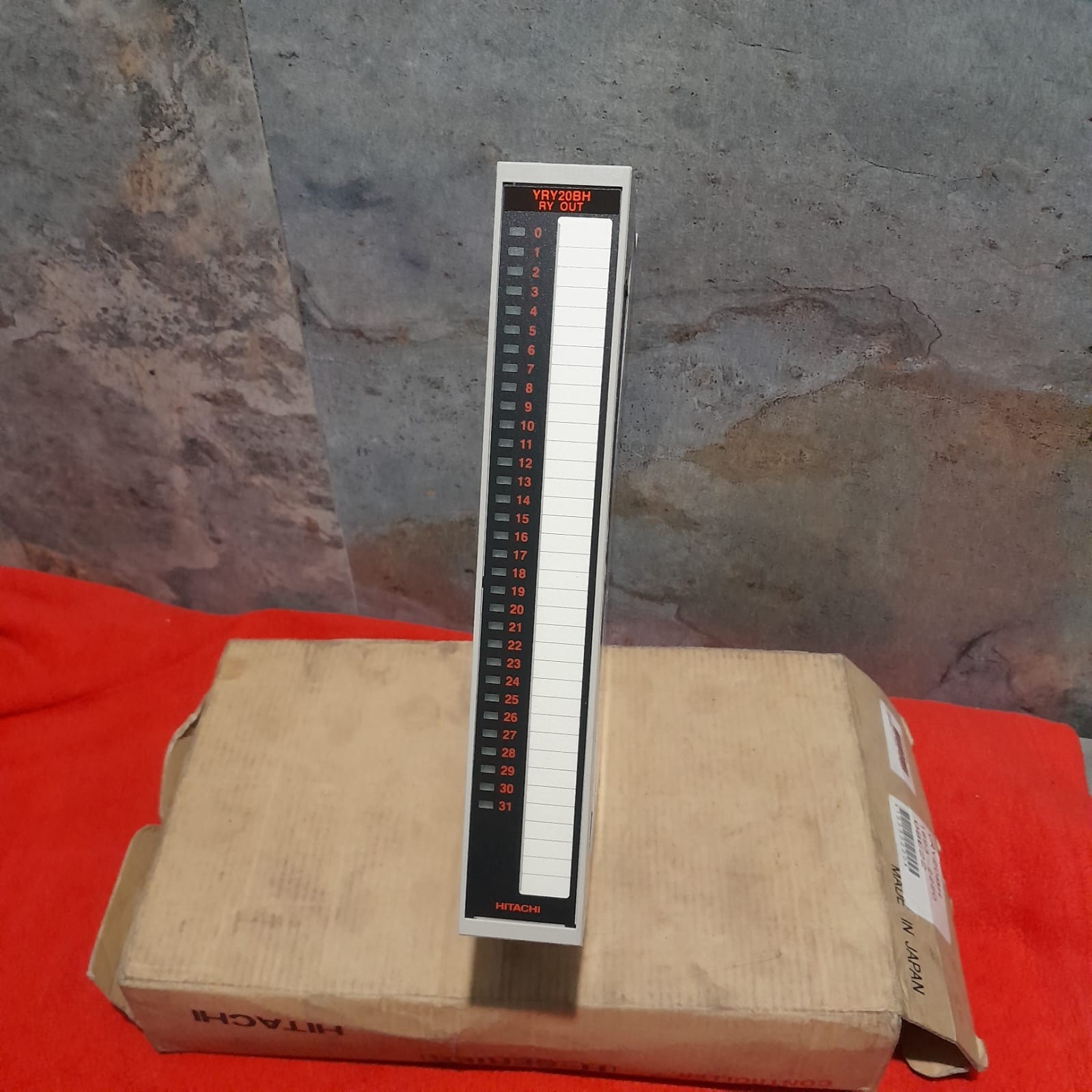Hitachi YRY20BH H-Series PLC Output Module 32PT AC240V DC24V 2A
