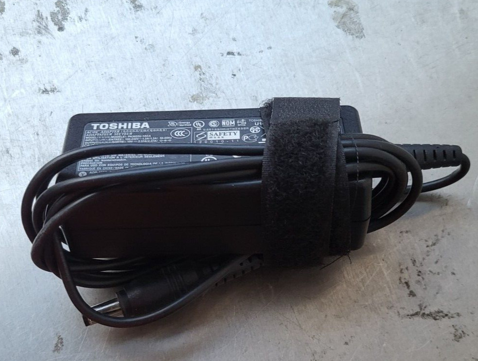 TOSHIBA PA3822U-1ACA 19V 2.37A 45W AC/DC ADAPTER (BR6.3B3)