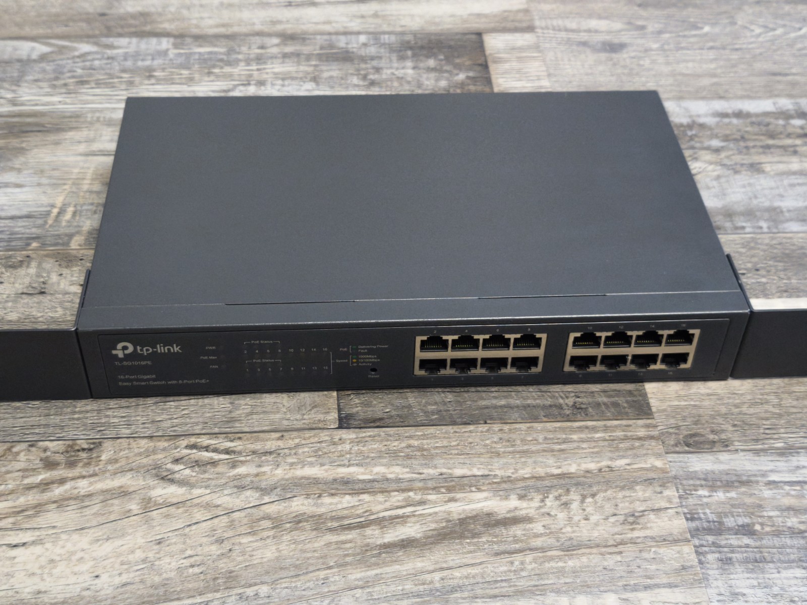 TP-Link TL-SG1016PE 16-Port Gigabit Easy Smart Switch 8-Port PoE+ Ver 1.6