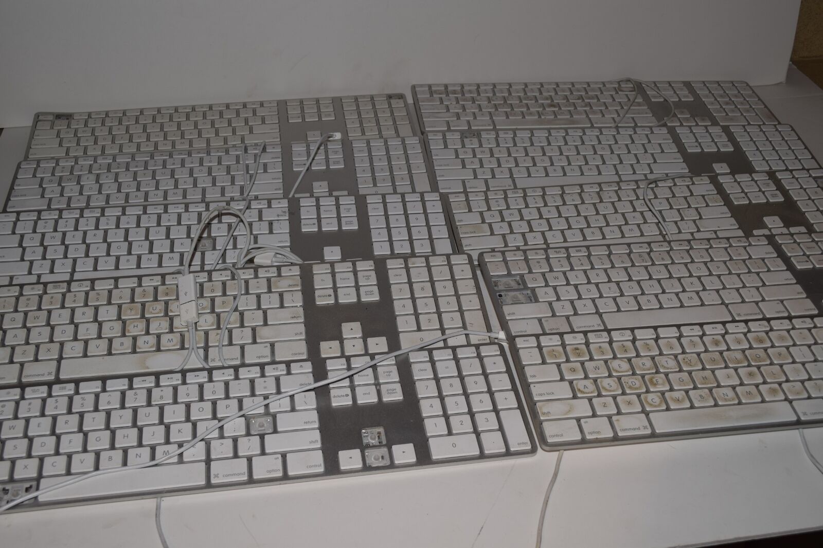 ^^ Apple A1243 Wired Aluminum Keyboards LOT OF 45   (QL38)