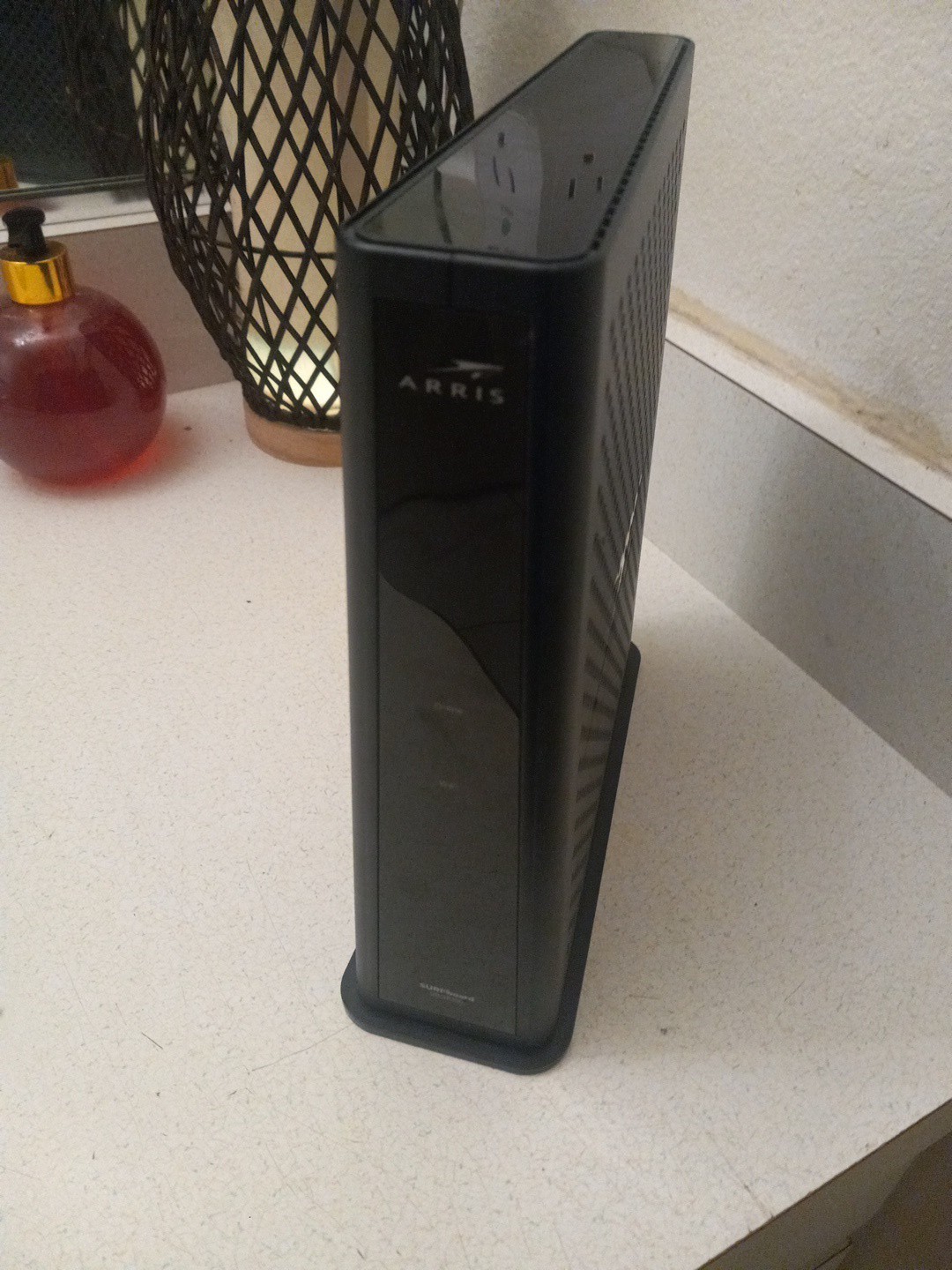 ARRIS SURFboard SBG8300 DOCSIS 3.1 Cable Modem & Dual-Band Wi-Fi Router ONLY -VG