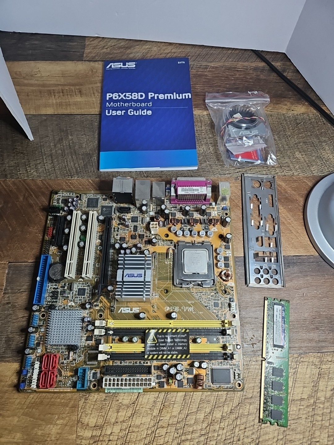 Mainboard Asus P5B-VM | Intel Pentium  SL94R mit 2GB RAM  + I/Q Schild Gebraucht