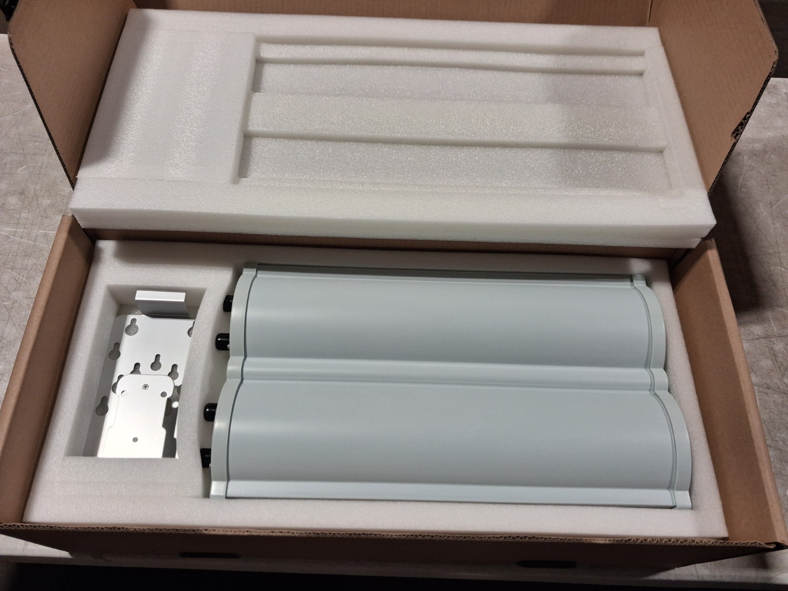 KP Performance KPP-5SX4-65 4.9-6.4GHz 65deg Sector Ant 17.5dBi, 4 port   New