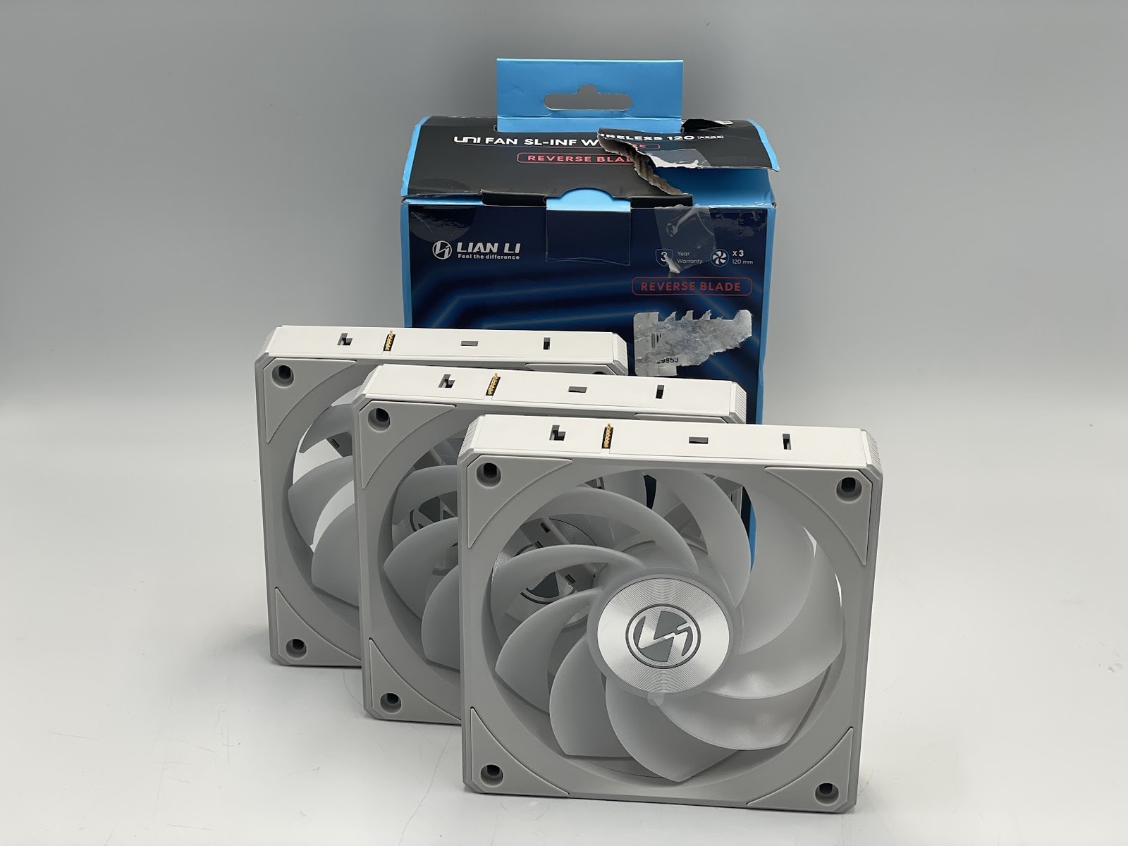 Lian Li UNI FAN SL-INF WIRELESS 120 Reversed  120mm Case Fan - White (3 Pack)