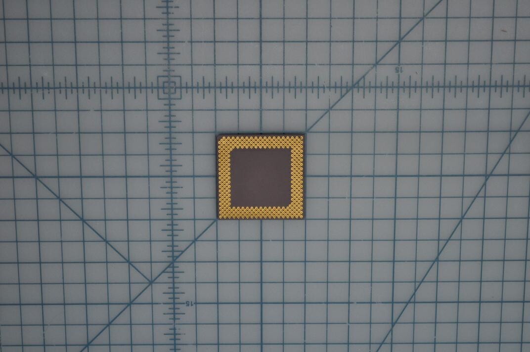 AMD 2.2V Core/3.3v I/O 300 MHz Super Socket 7 CPU Proc Grade B AMD-K6-2