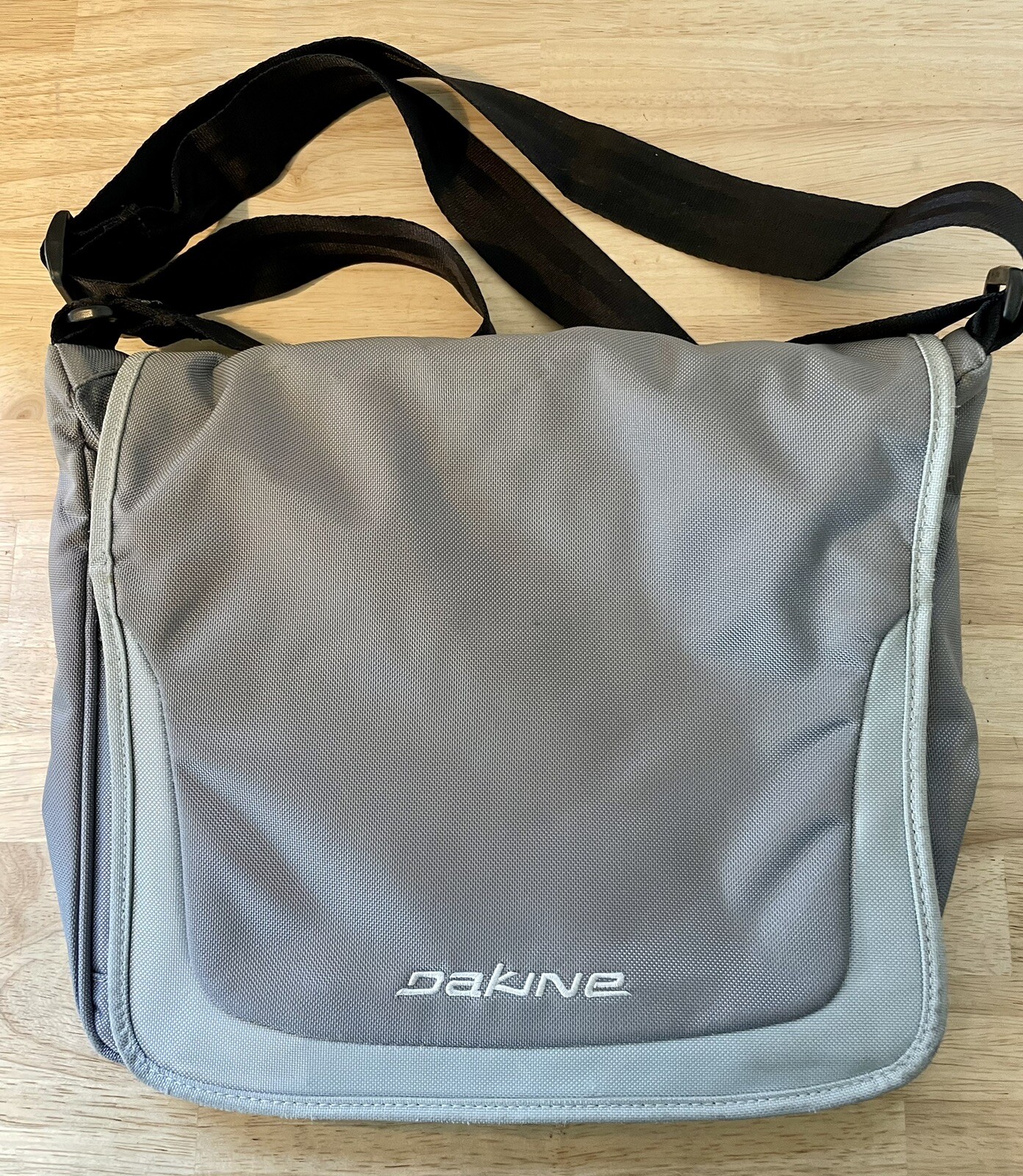 DAKINE Messenger Bag Gray Magnetic Closure Tablet Laptop Shoulder 12”x 10.5”