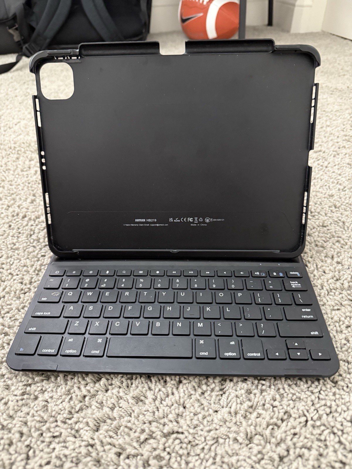 Arteck HB328T iPad Air 5 Bluetooth Keyboard and Trackpad Case with Pouch
