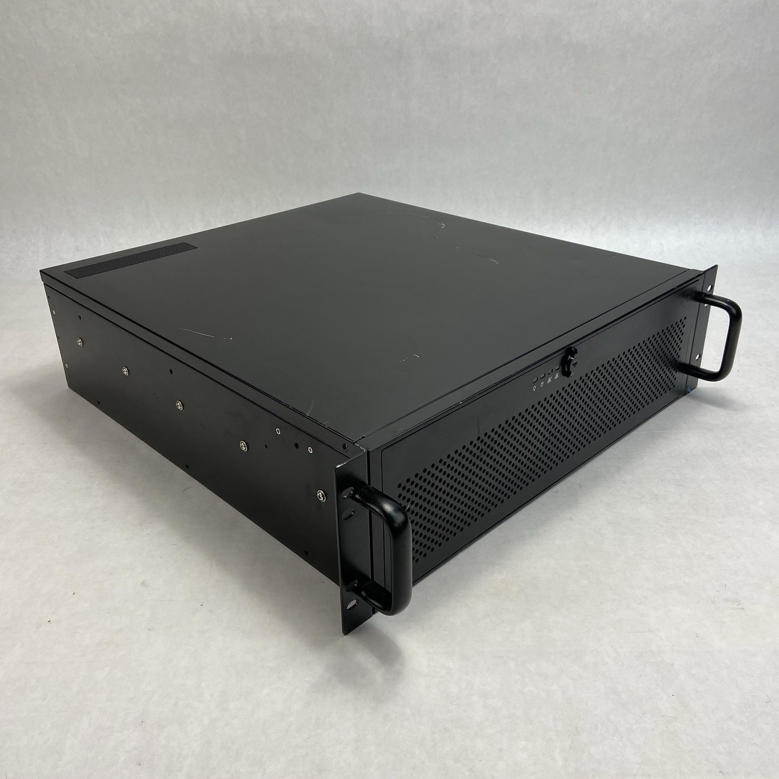 Advantech HPC-7320MB-00XE 3U Rackmount Server Chassis Barebones Missing Caddies