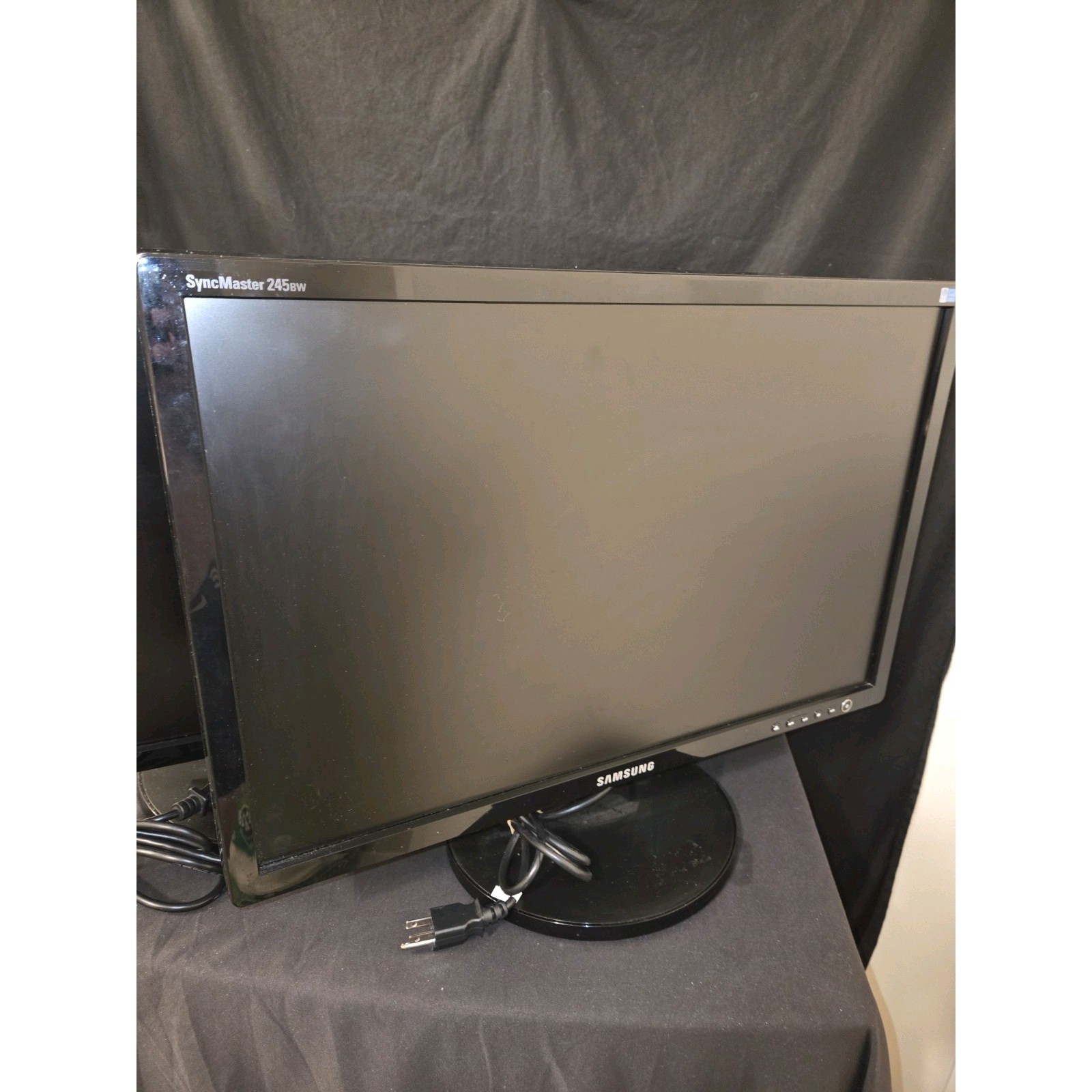 Samsung Syncmaster 245bw 24 Inch Gaming Monitor With Cables Adjustable Stand