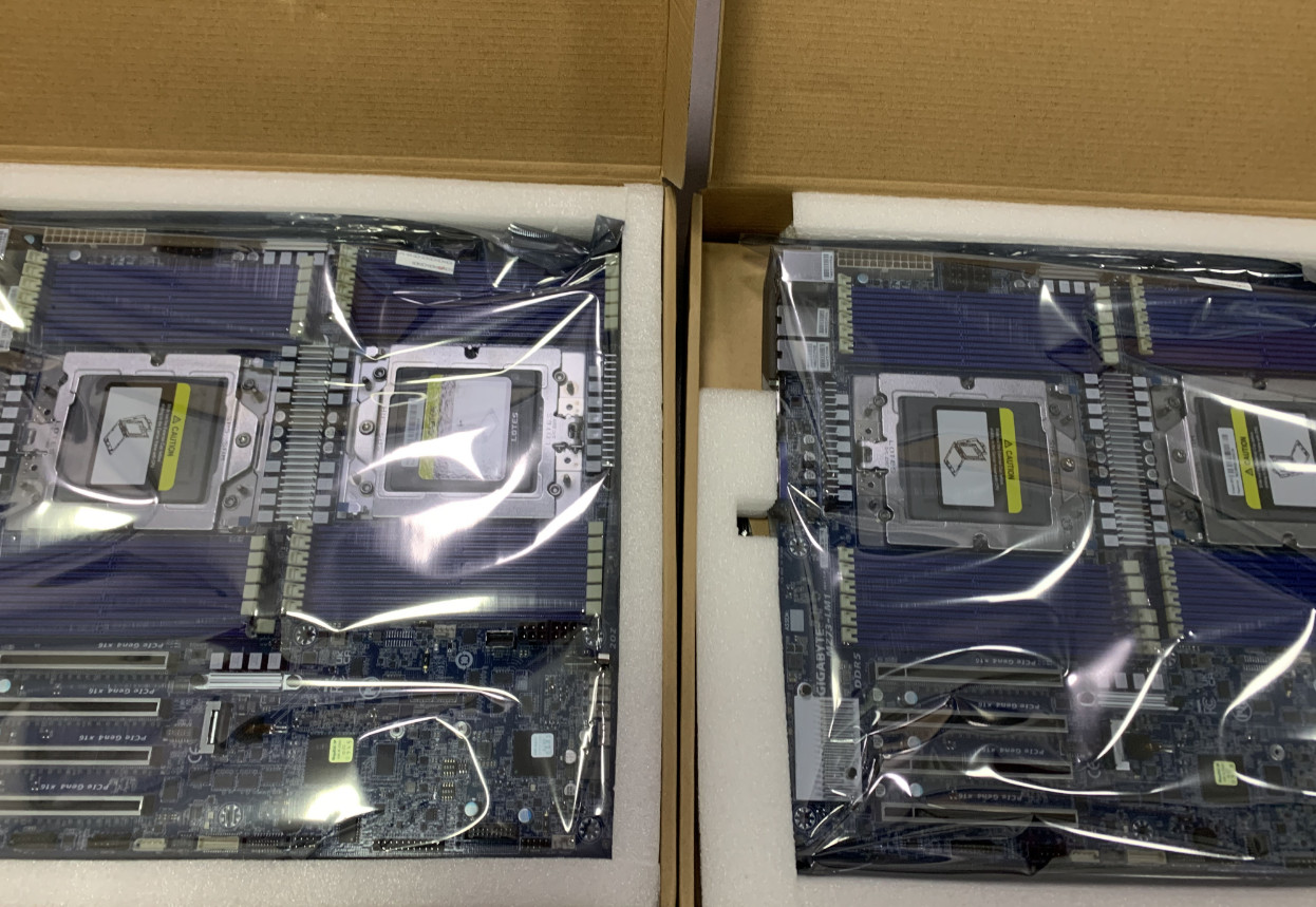 Gigabyte MZ73-LM1 (Rev. 3.x) AMD EPYC 9005 DP Server Board E-ATX MB 9575f 400w