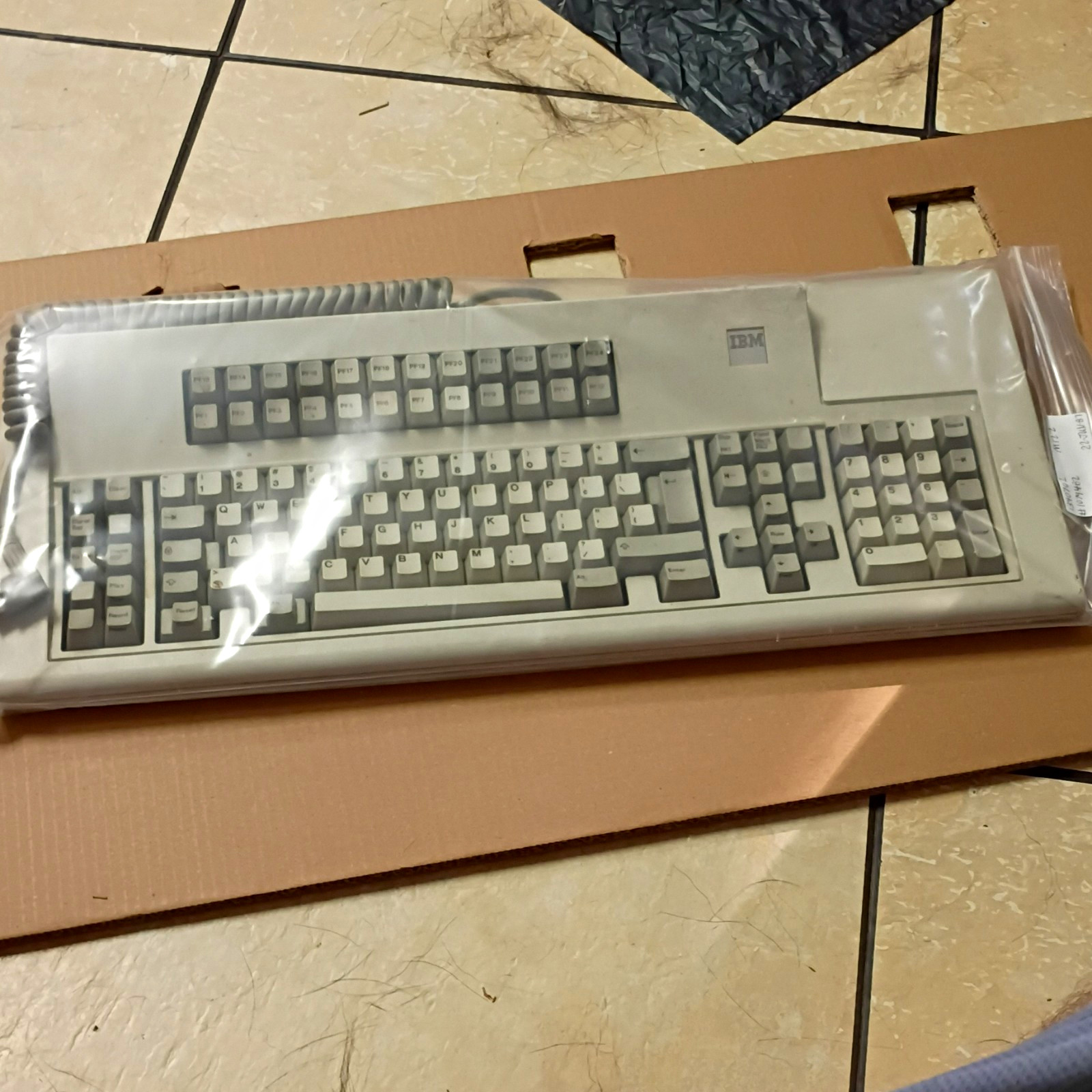 IBM Model M Wired English QWERTY MPN M122  1390702 #1079482 22-7-1987