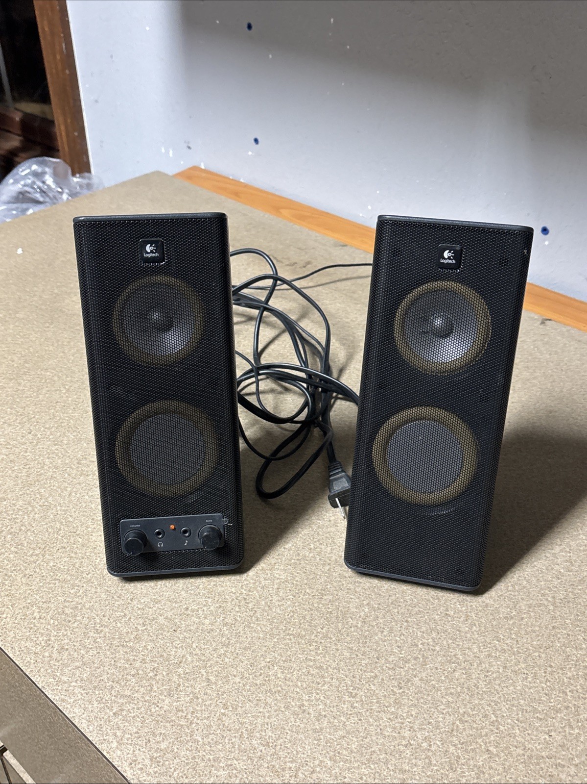 Logitech S-0264A Powered Multimedia Stereo Desktop Speakers D3