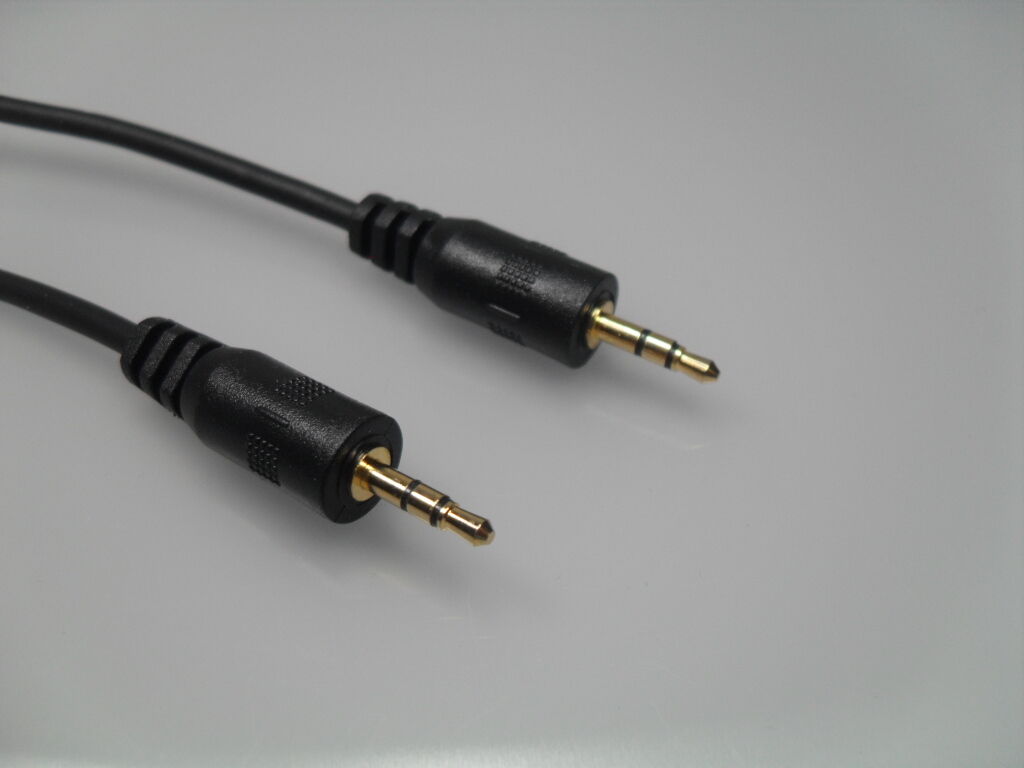 3ft Mini-Stereo Audio Cable 2.5mm Mini Plug to 2.5mm Mini Plug for Xbox & Phone