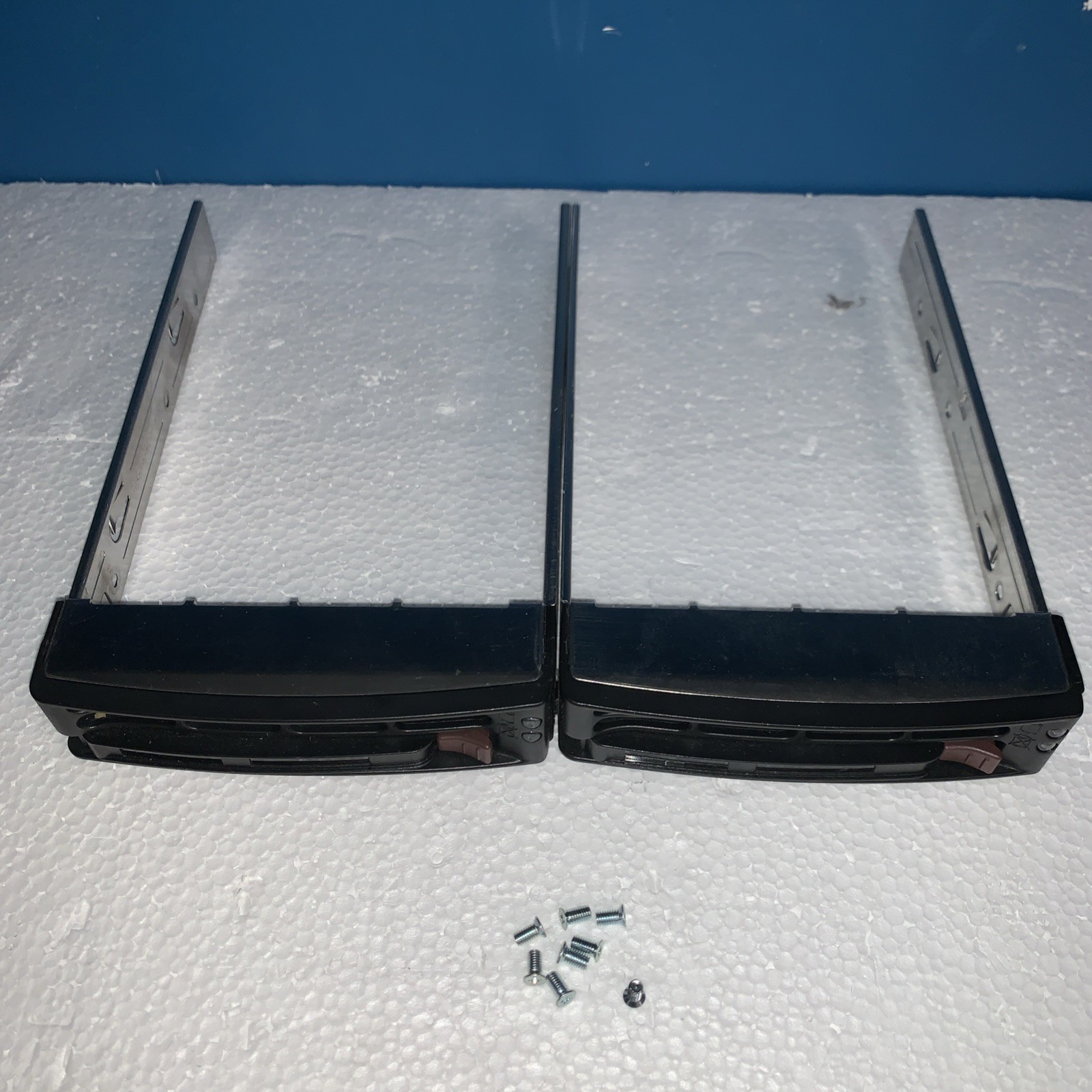 (2x) SUPERMICRO 3.5 INCH HARD DRIVE TRAY / CADDY 01-SC81302-XX00C004 + 8 Screws