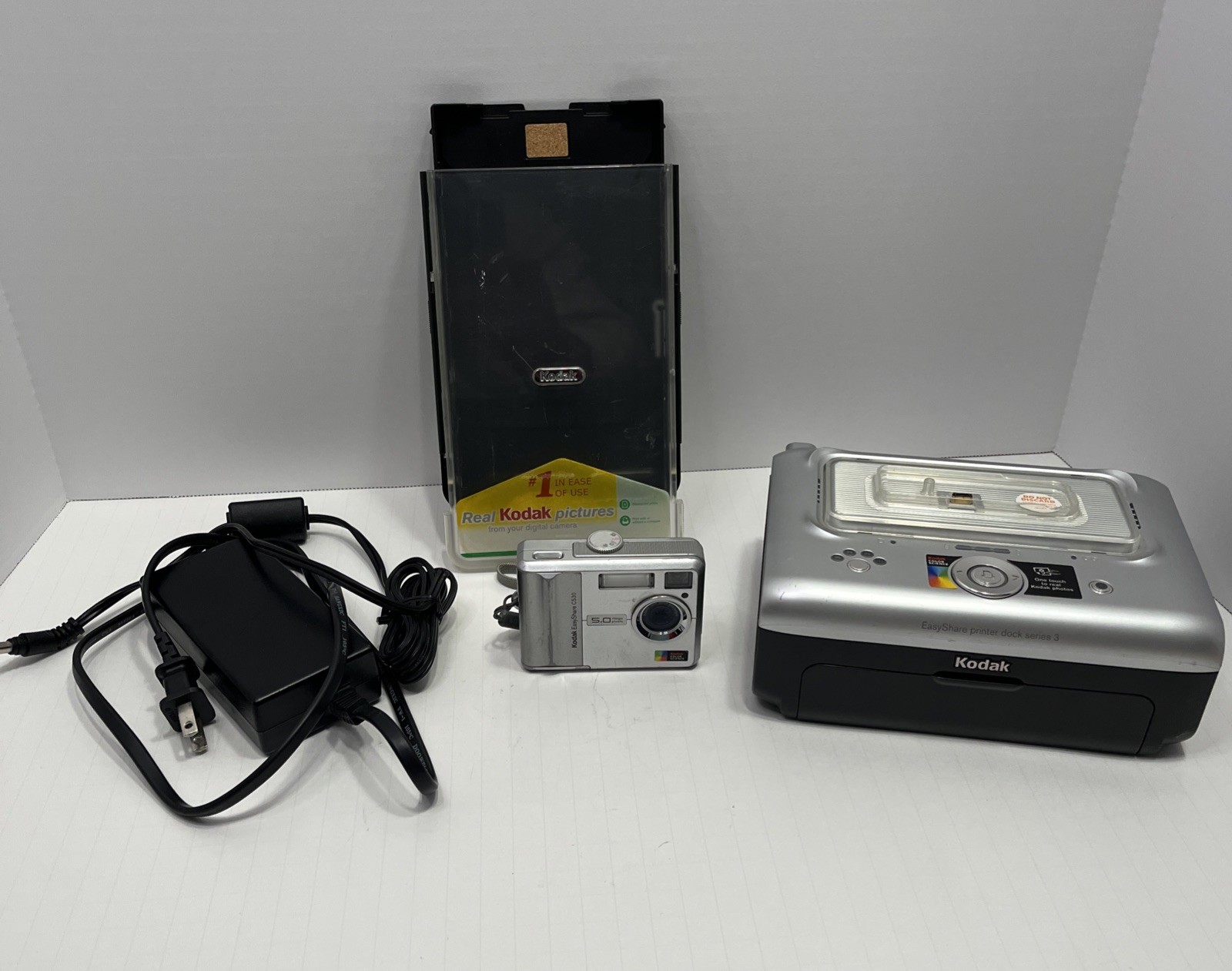 Kodak Easy Share Printer Dock Series 3 w/ C530 Point And Shoot Camera