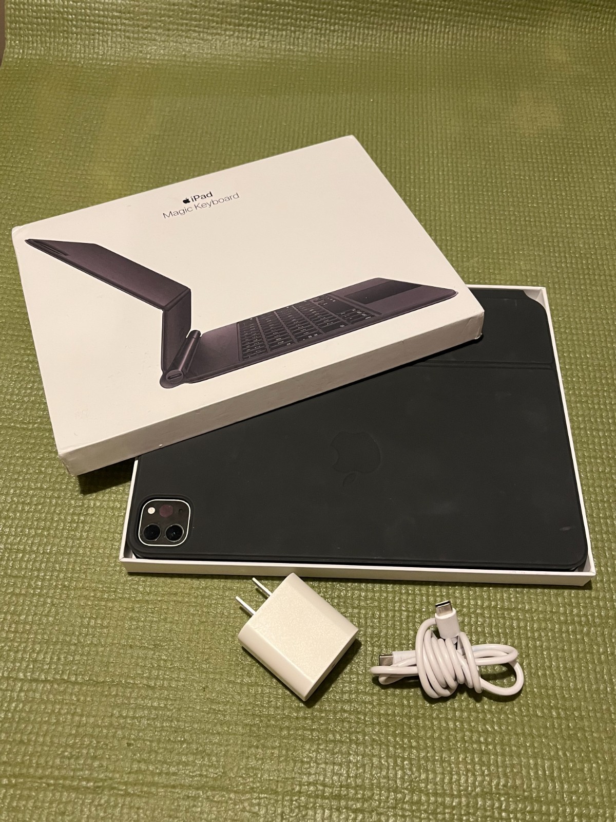 Apple iPad Pro 11-inch (2nd gen)-w/ Bundled Magic Keyboard . Only used twice.