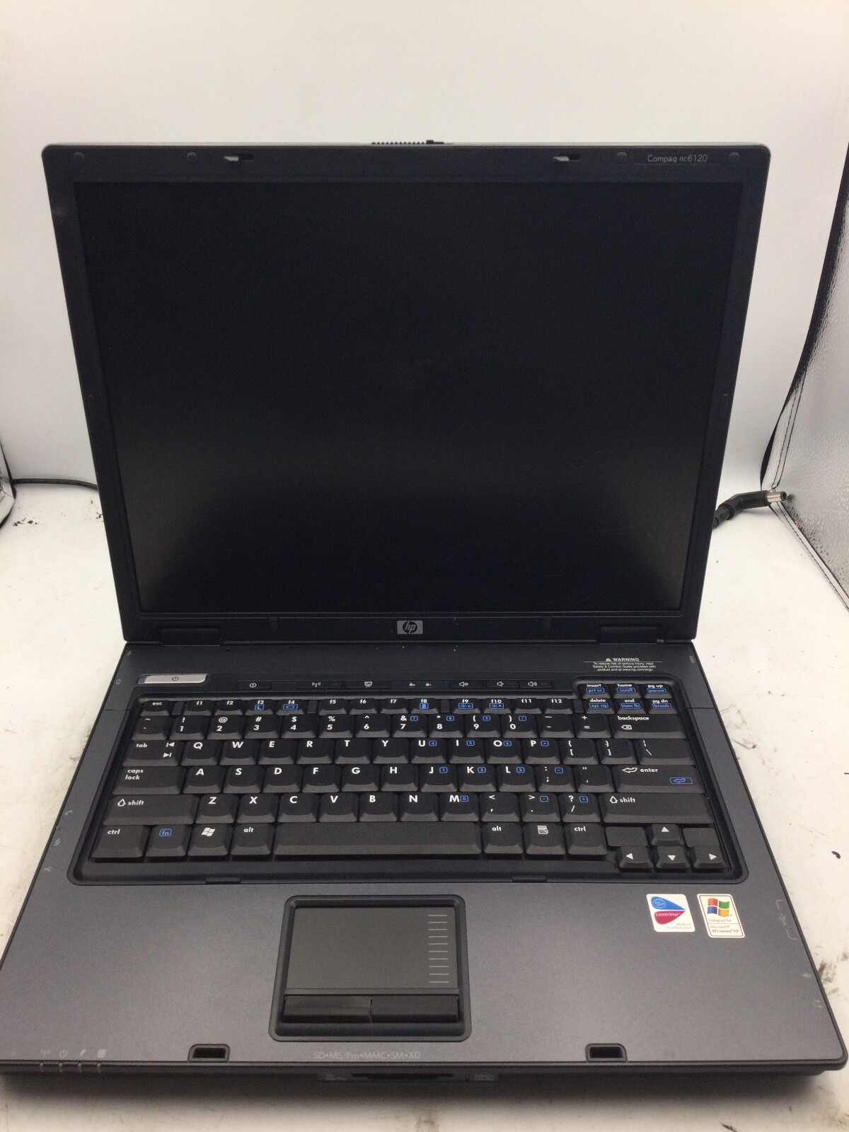 HP COMPAQ NC6120 - FOR PARTS - INTEL CENTRINO - NO RAM - BROKEN LCD - READ - BB