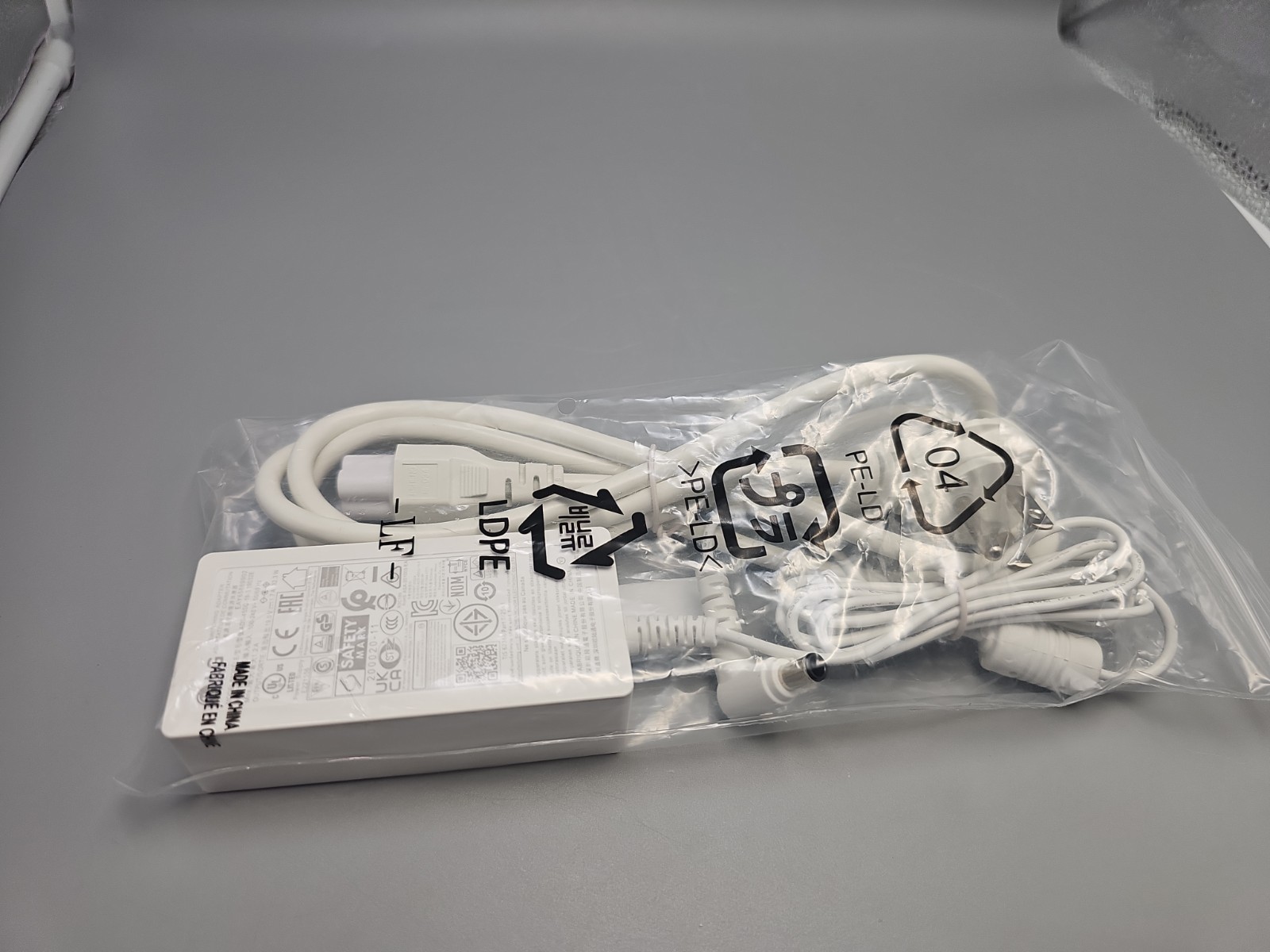 Original LG ADS-45SQ-19-3 19040E Power Cord Adapter Power Supply White