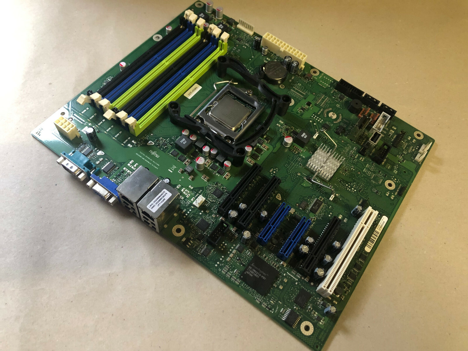D2759-A13 GS2 Fujitsu Primergy TX150 S7 Server Motherboard Motherboard CPU Bundle