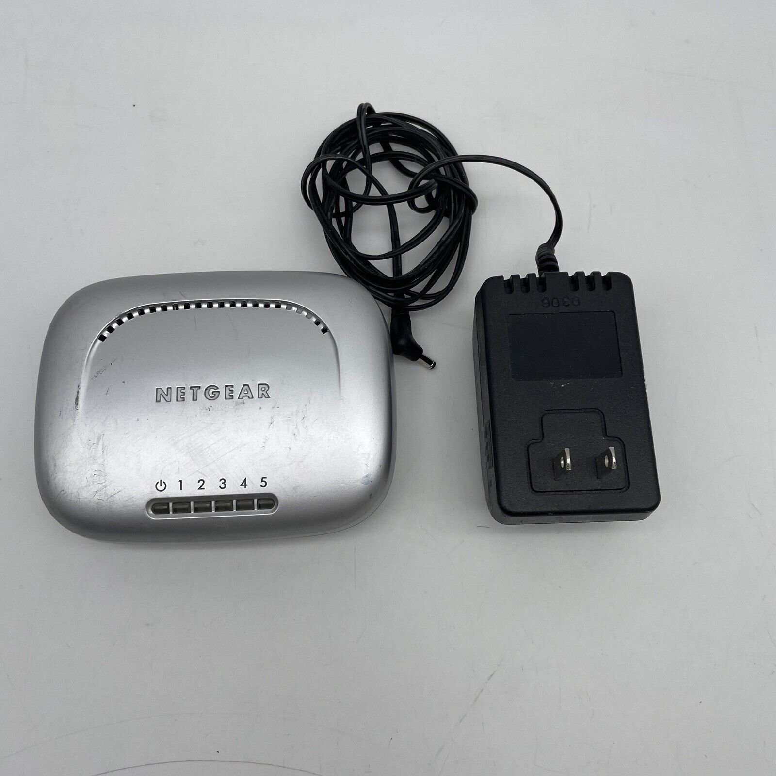 NetGear Fast Ethernet Switch 5-Ports FS605 V2 10/100 ( Working W/ Power Cord )