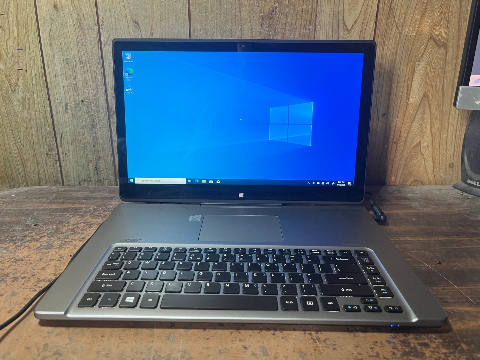Acer Aspire R7-572 15.6" 2in1 Touchscreen Intel i5 8GB RAM 256GB SSD Win 10 RARE