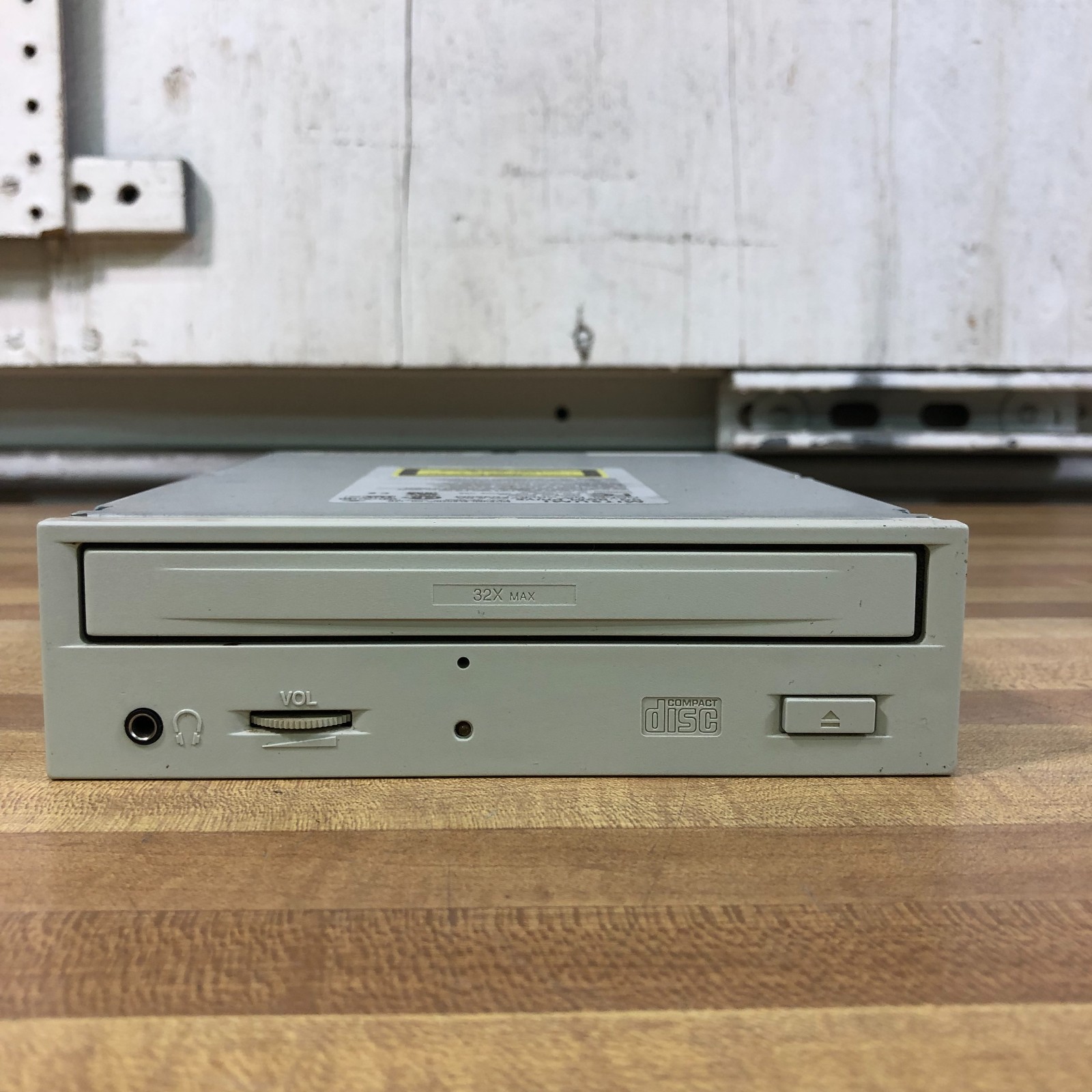 Mitsumi CRMC-FX240M 32X CD-ROM Drive Internal IDE PATA Beige Retro PC Gaming WOR