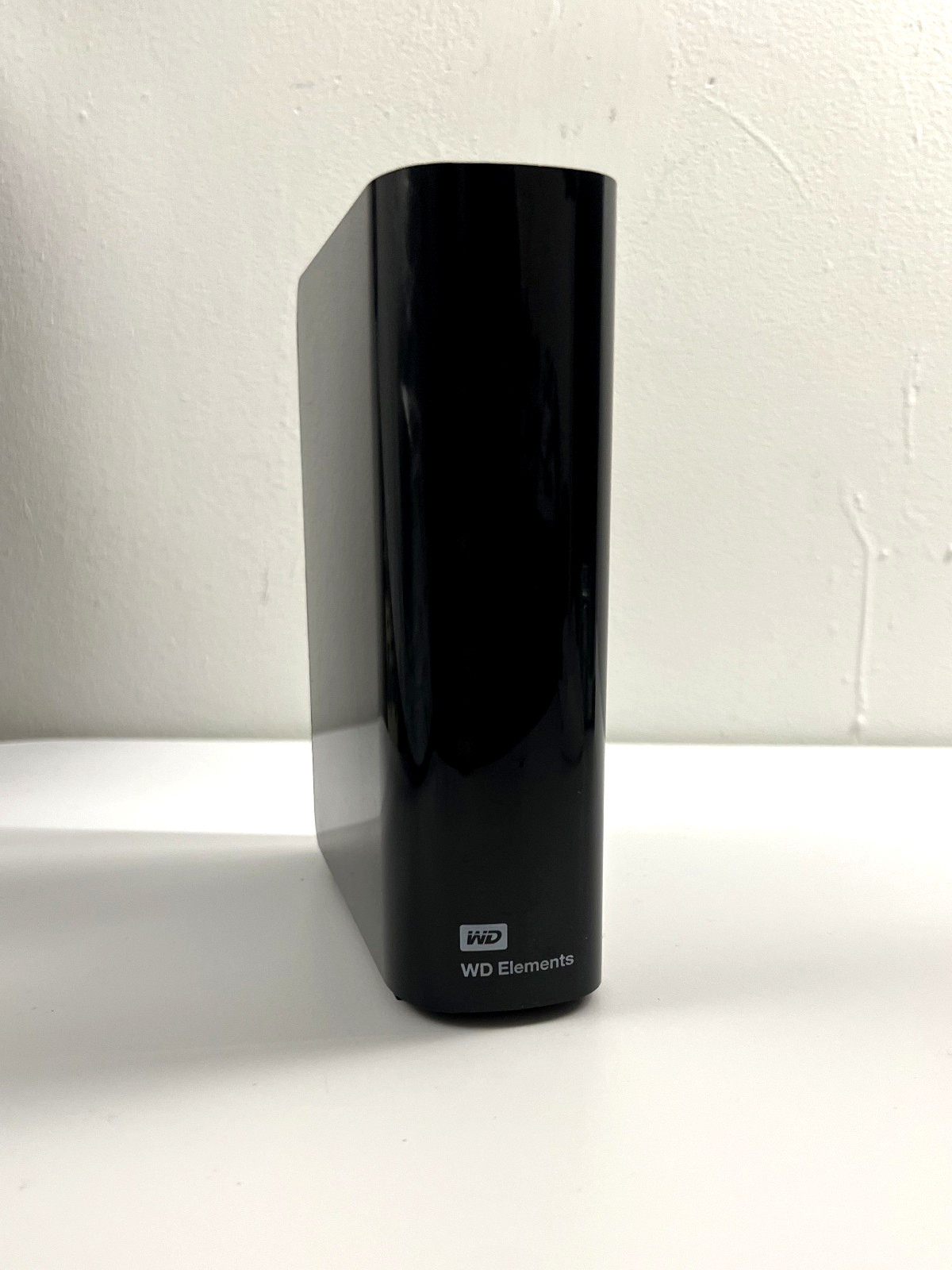 WD Elements 8TB Desktop External Hard Drive w/ Carrying Case, Deluxe USB-C Cable