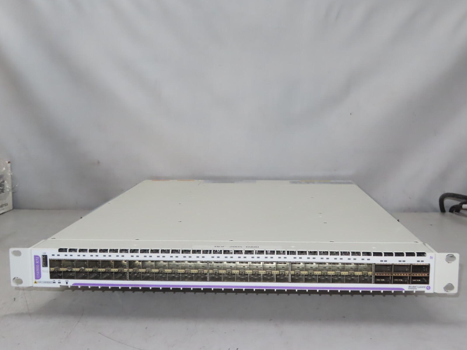 Alcatel Lucent OS6900-X72 48x 10Gig SFP+ 6x QSFP+ 40Gig L3 Switch