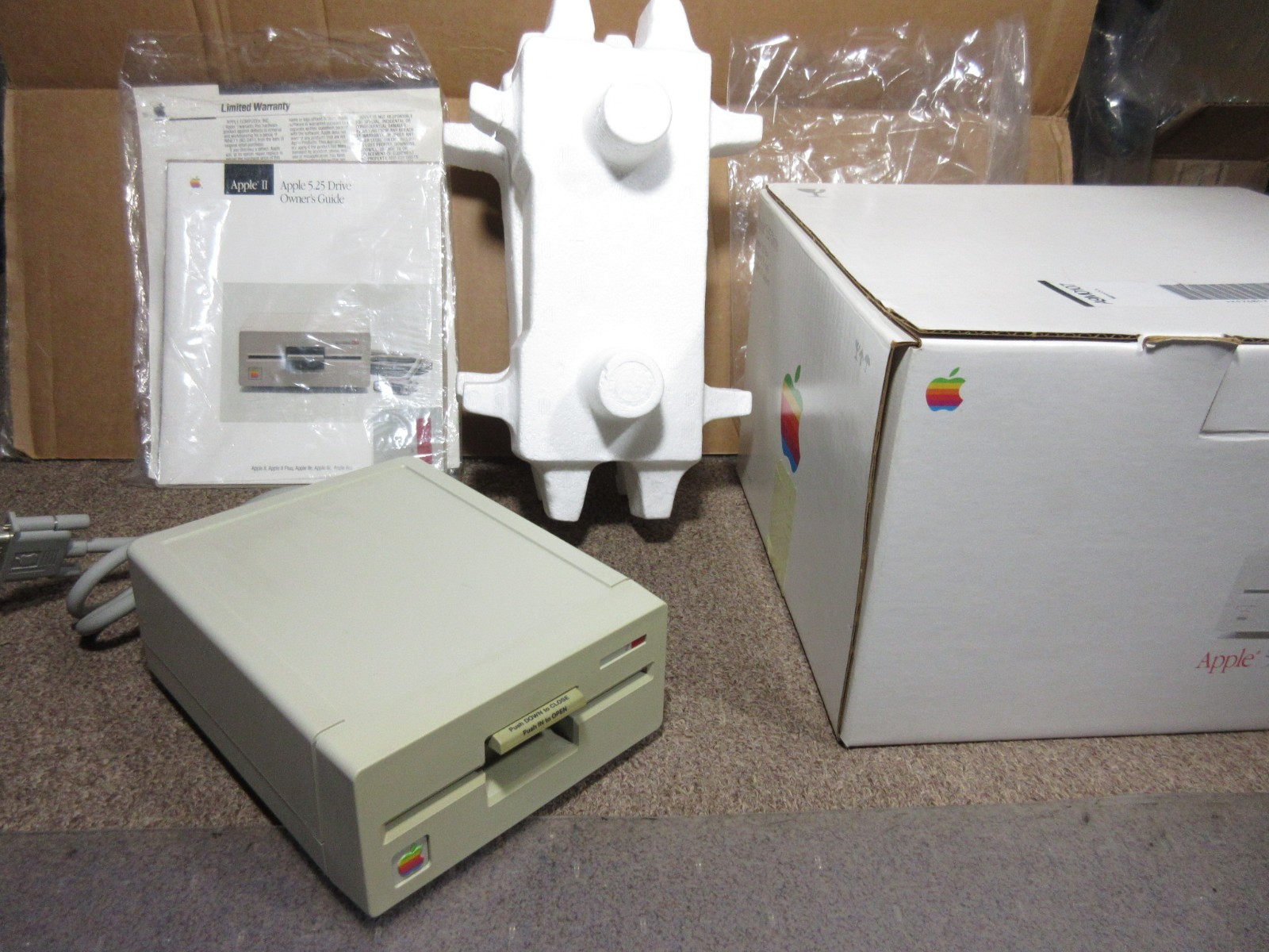 Apple II, II+, IIe, UniDisk, 5.25" Disk Drive, A9M0107, w/ Box & Booklet, Nice