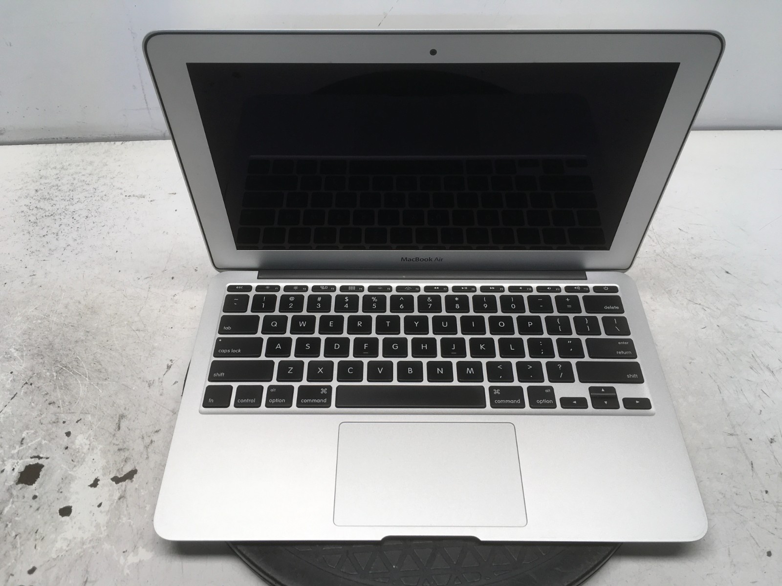 Apple MacBook Air A1370 Intel Core i5-2467M 1.6GHz  NO HDD No Batt