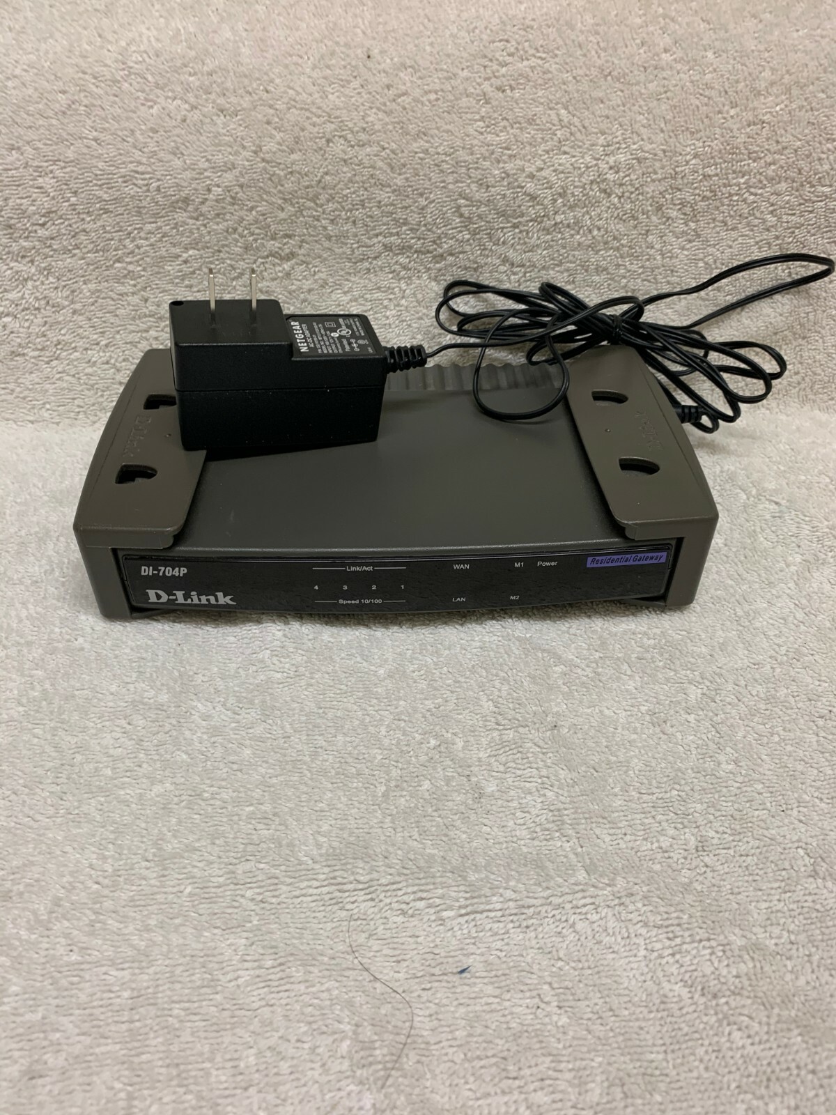 D-Link DI-704P 4-Port 10BaseT/ 100BaseTX Ethernet Broadband Router