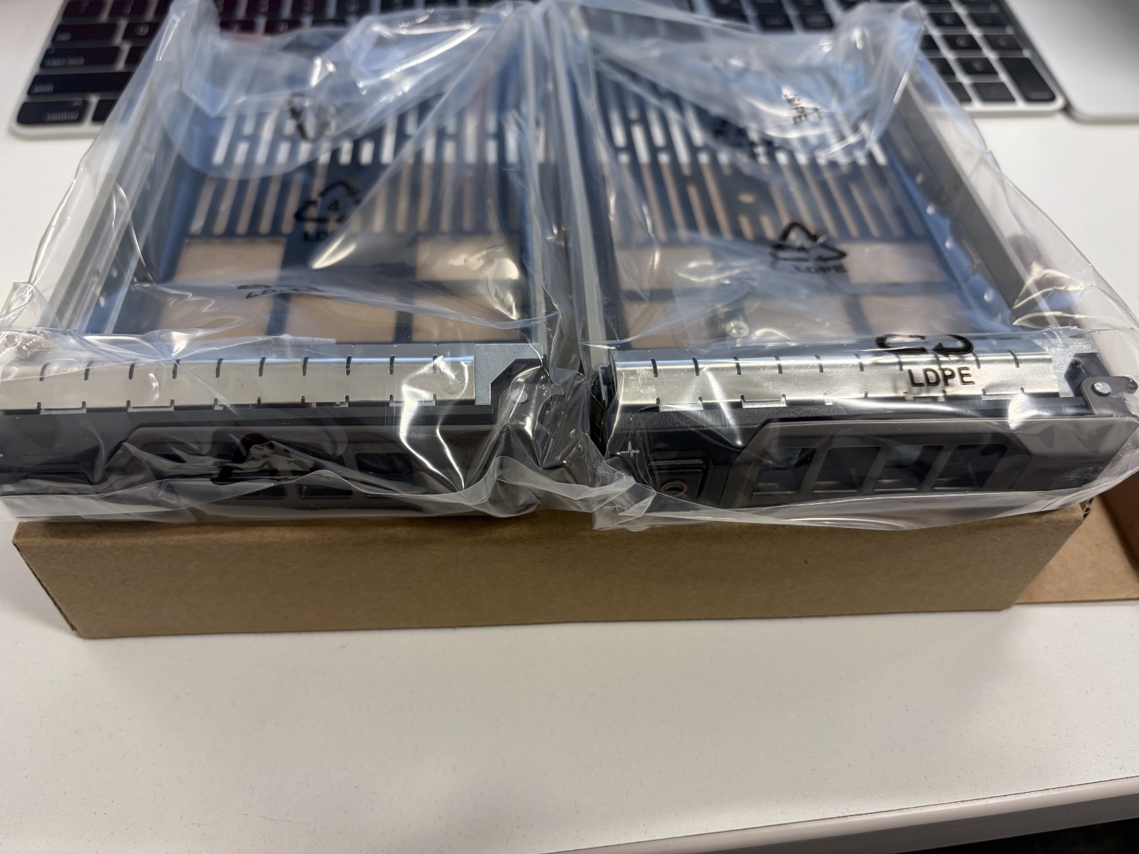 Dell KG1CH 3.5 inch Drive Trays w screws R730, R740, R750, R760, R820, R830, etc