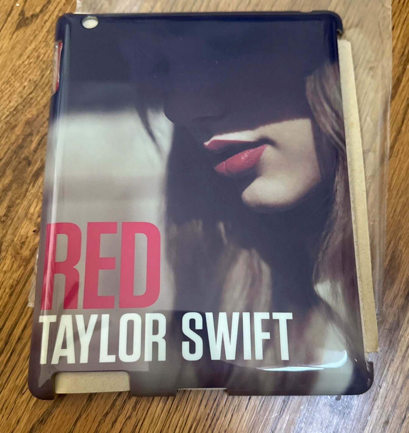Collectible~TAYLOR SWIFT~RED Ipad Case SPECIAL EDITION RADIO PROMOTIONAL ITEM