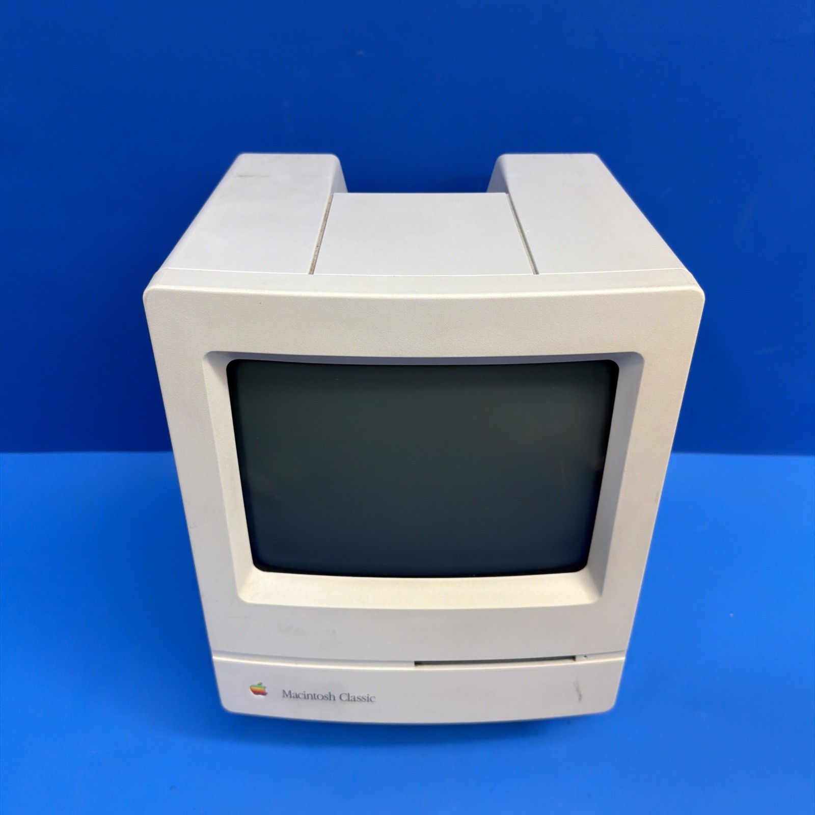 Apple Macintosh Classic M1420 Vintage Computer 1991 - For Parts or Repair. Read