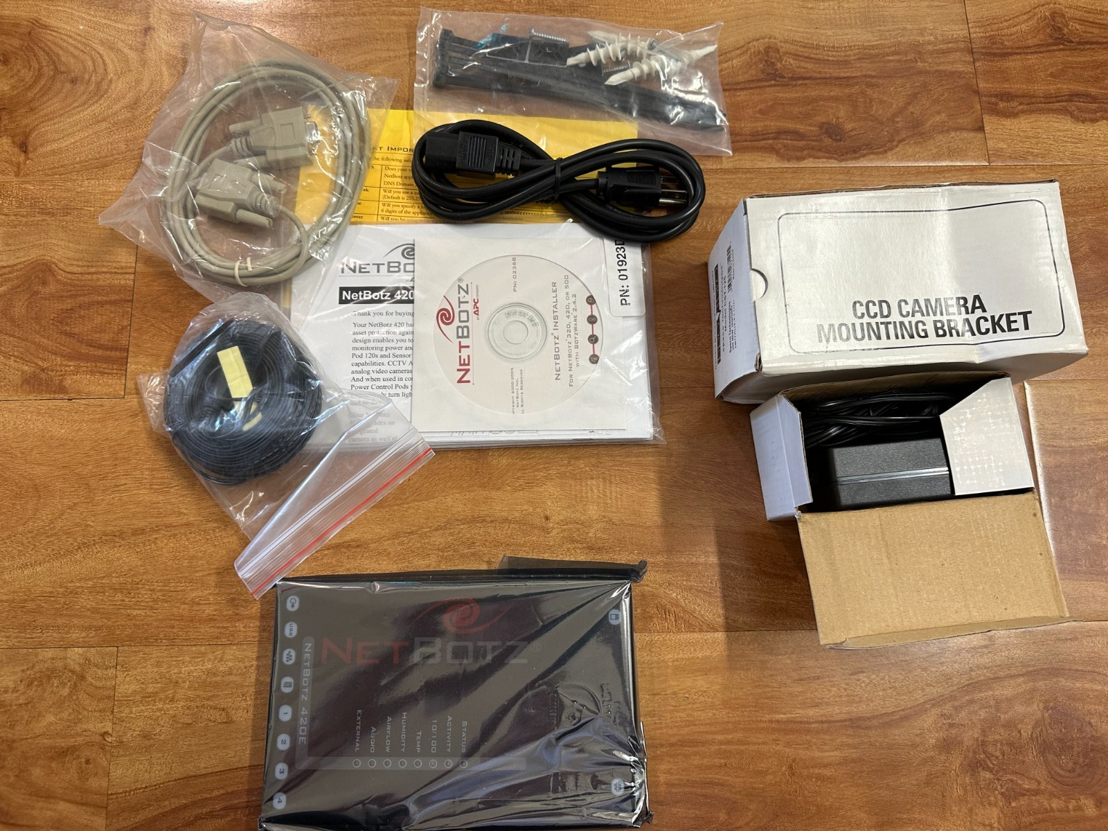 APC NetBotz 420E Wall Appliance  APC NetBotz 420 Wall Appliance