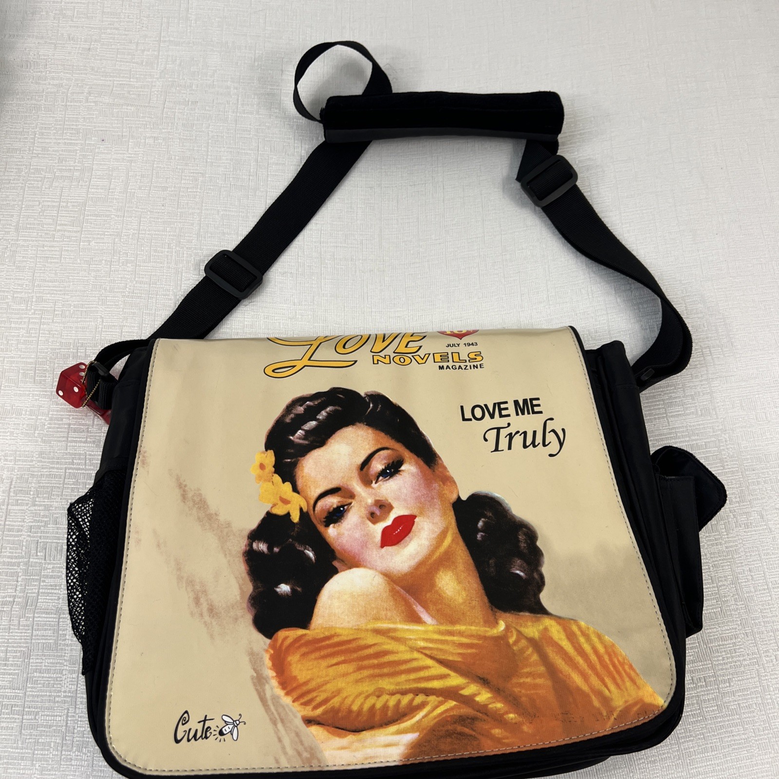 Love Novels Retro Graphic mobileEDGE Messenger Bag Special Edition Used
